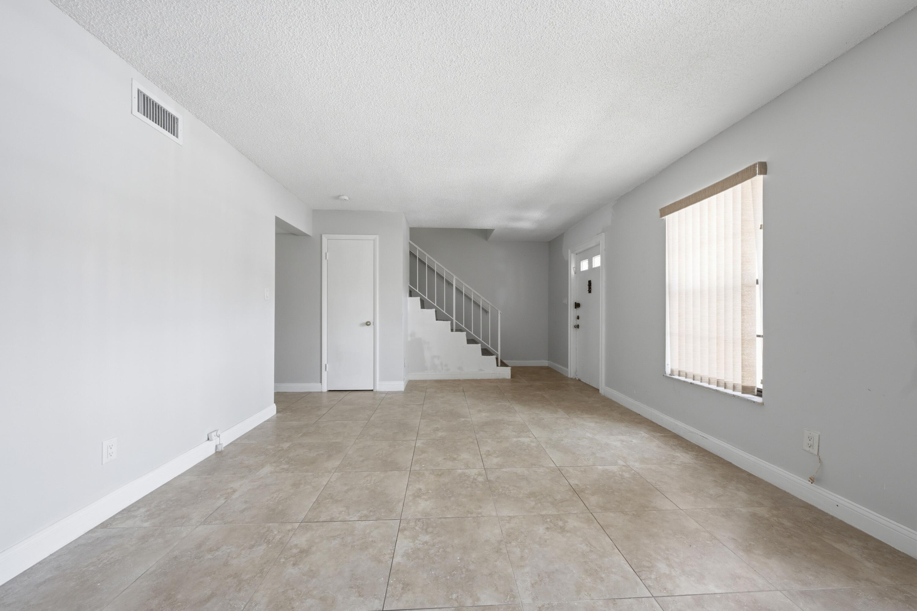 52 Canterbury Lane Property Photo 7