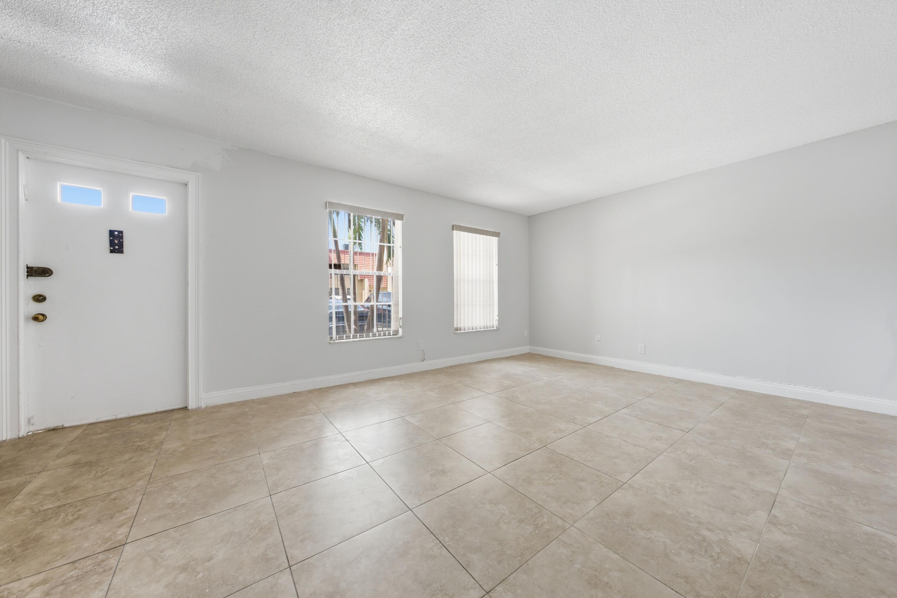 52 Canterbury Lane Property Photo 8