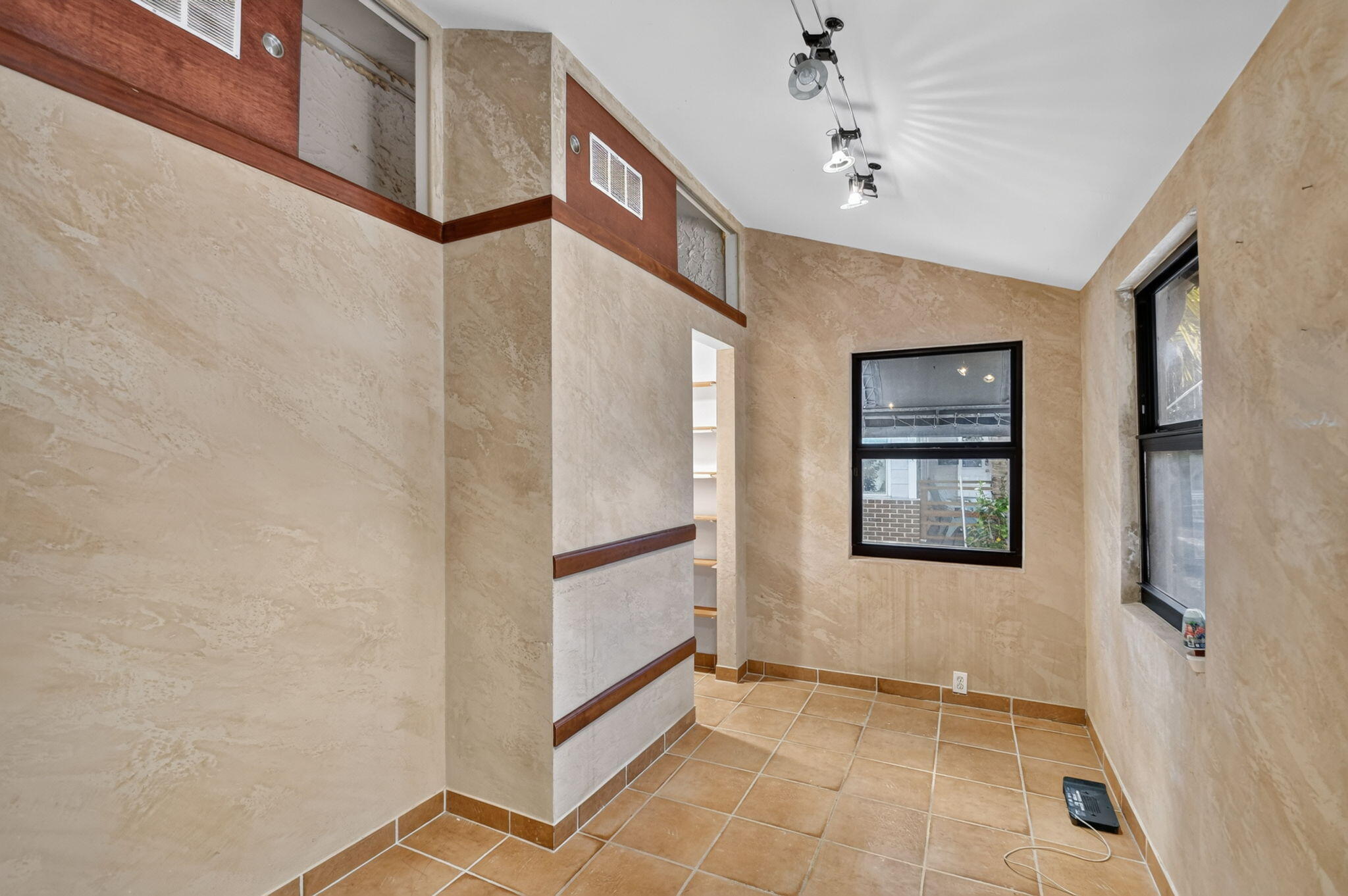 109 George Bush Boulevard Property Photo 28