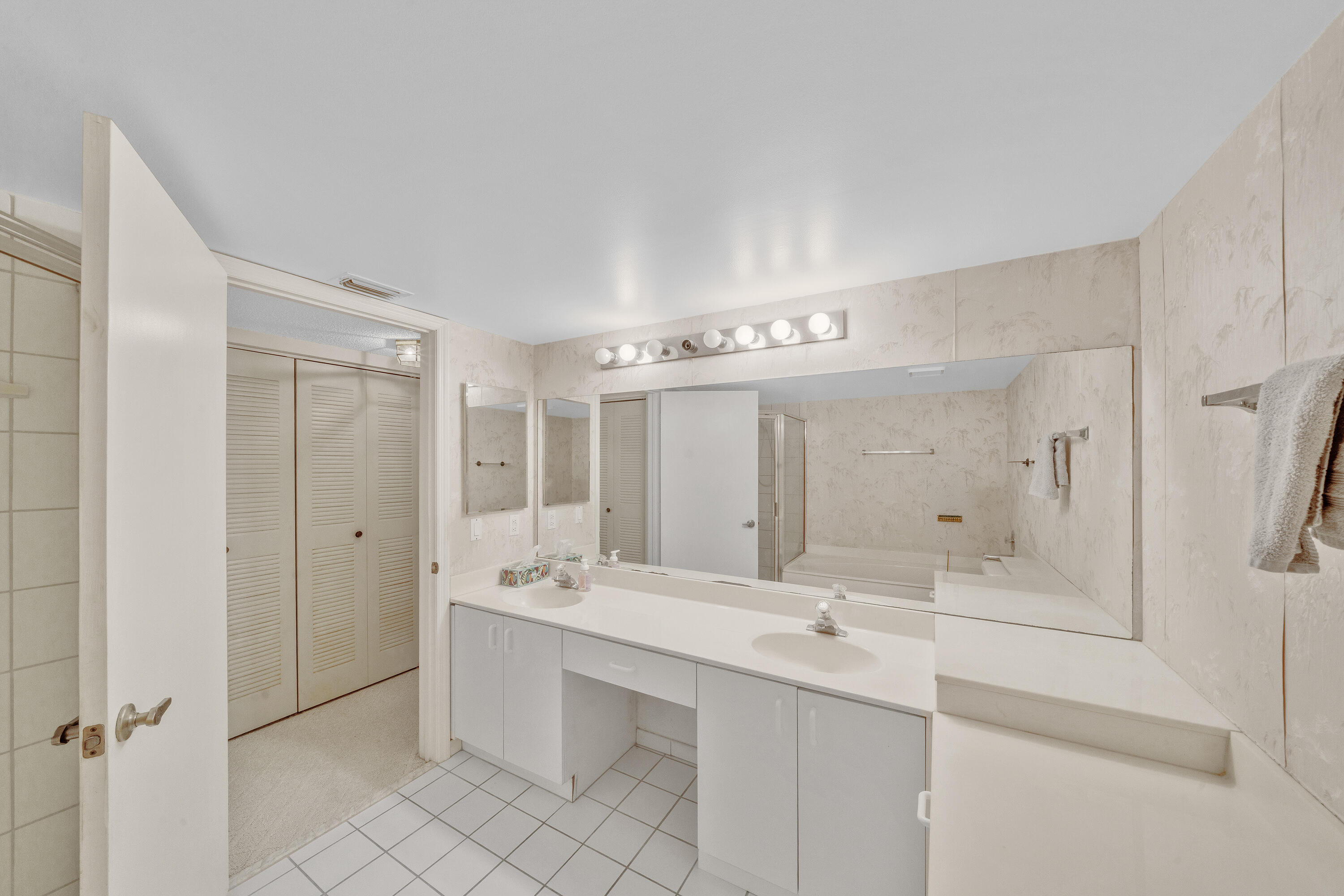5585 Munsel Lane 102 Property Photo 32