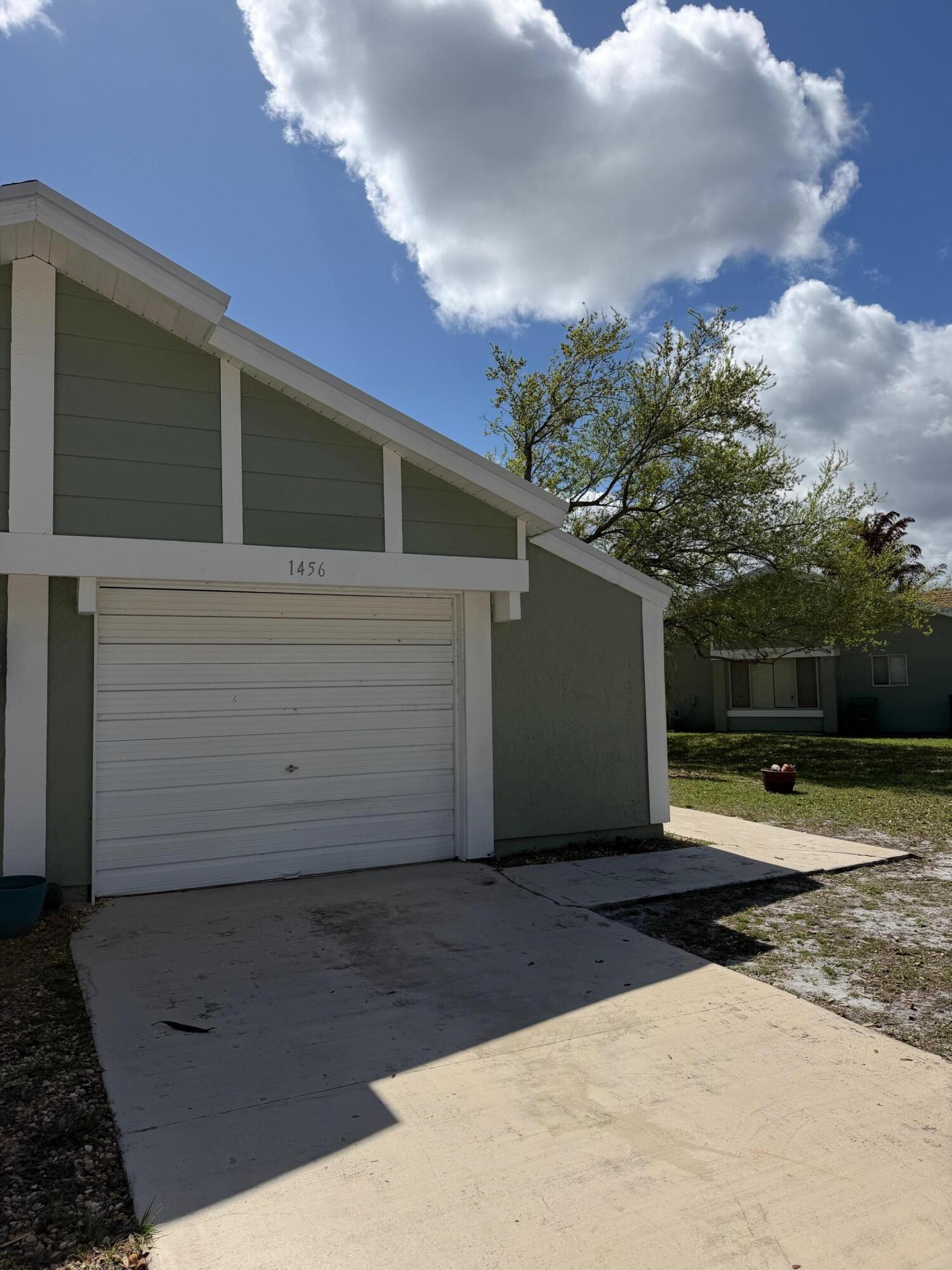 1456 SE Rivergreen Circle Property Photo 1