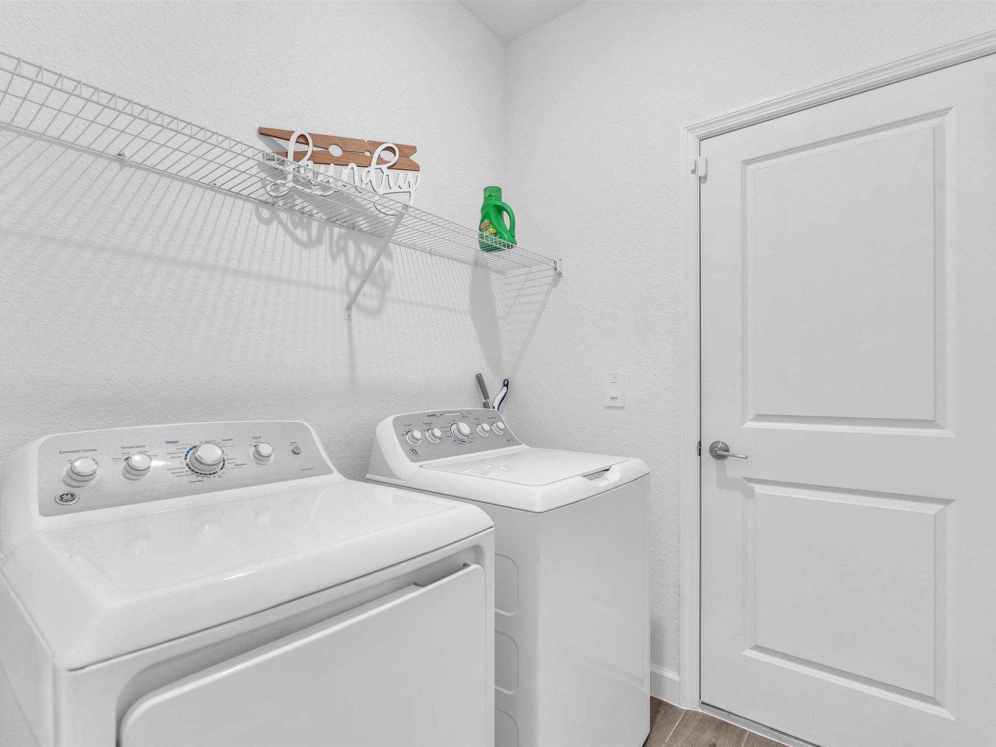 7961 Lakes Edge Lane Property Photo 8