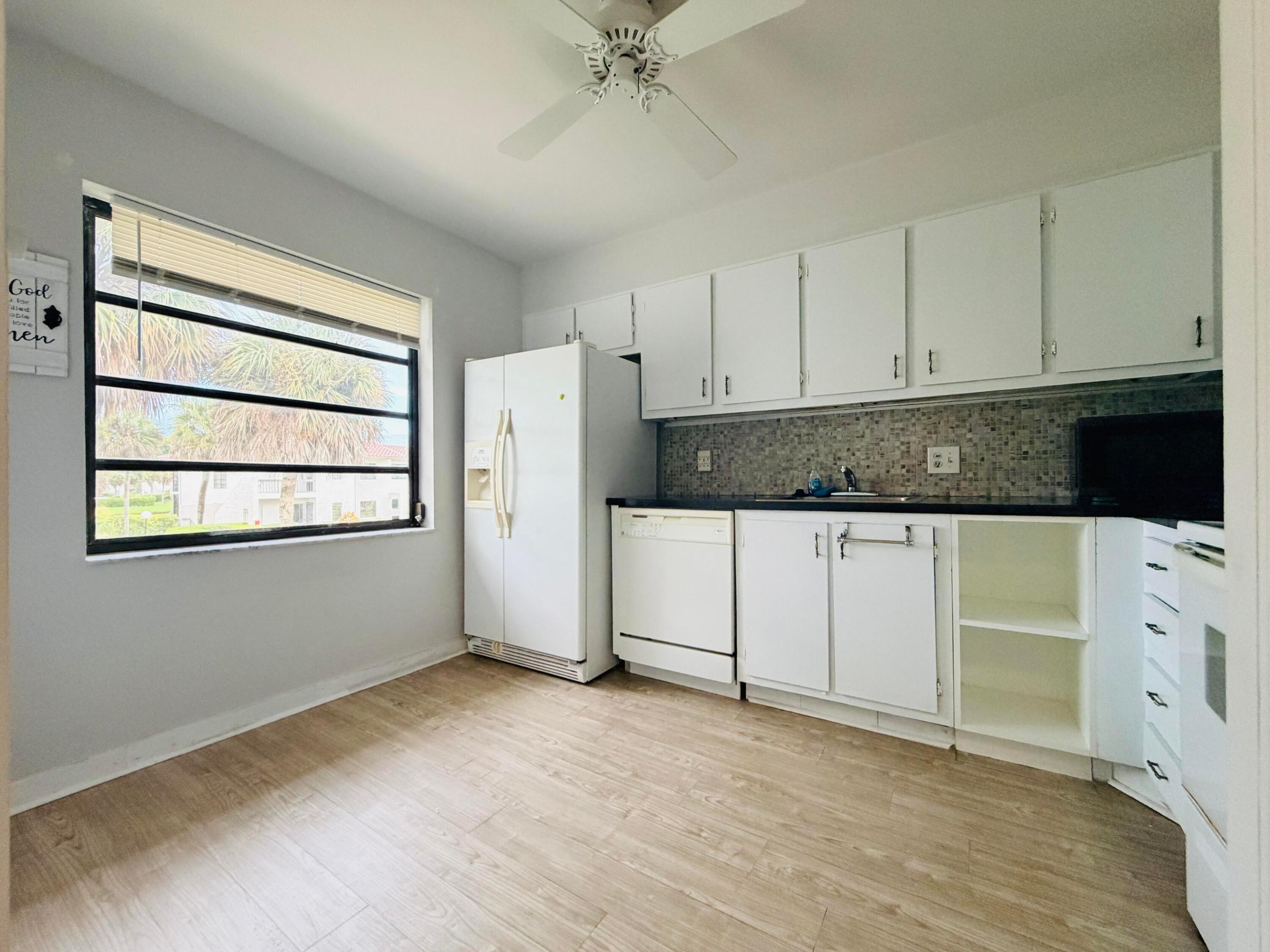 21411 Juego Circle 32b Property Photo 5