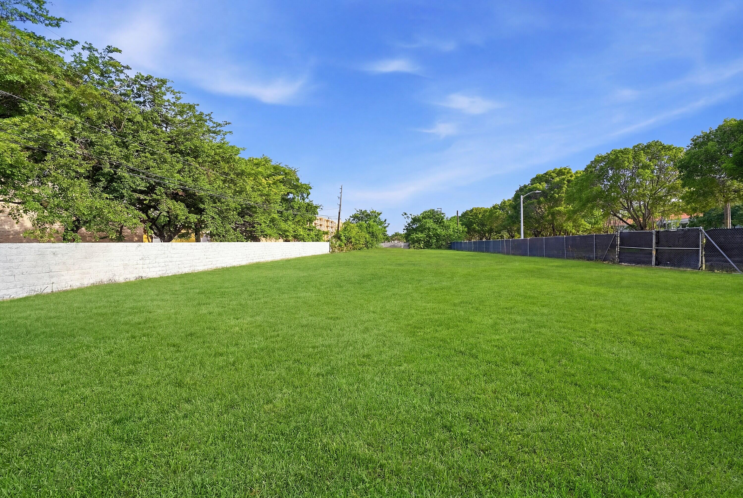1800 N Sherman Circle Property Photo 2