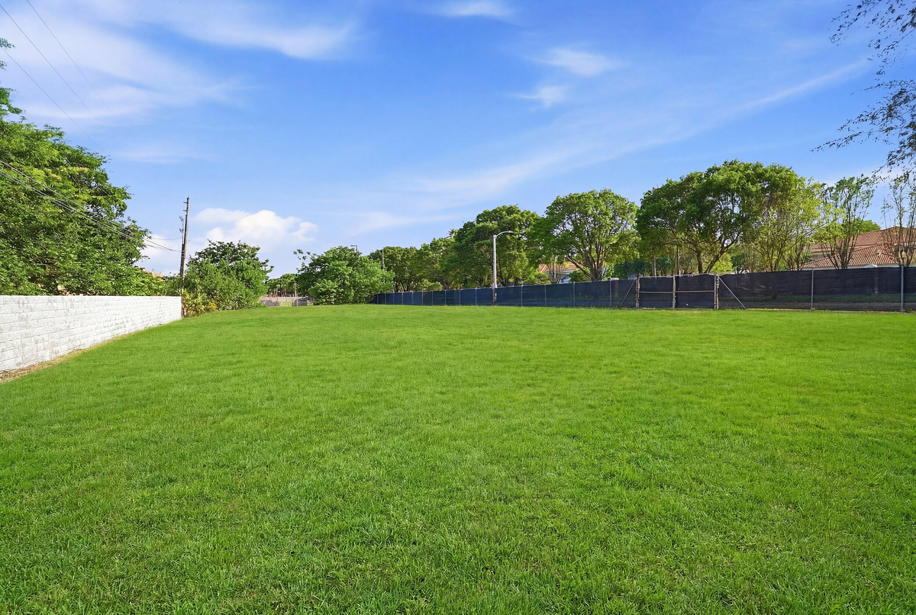 1800 N Sherman Circle Property Photo 3