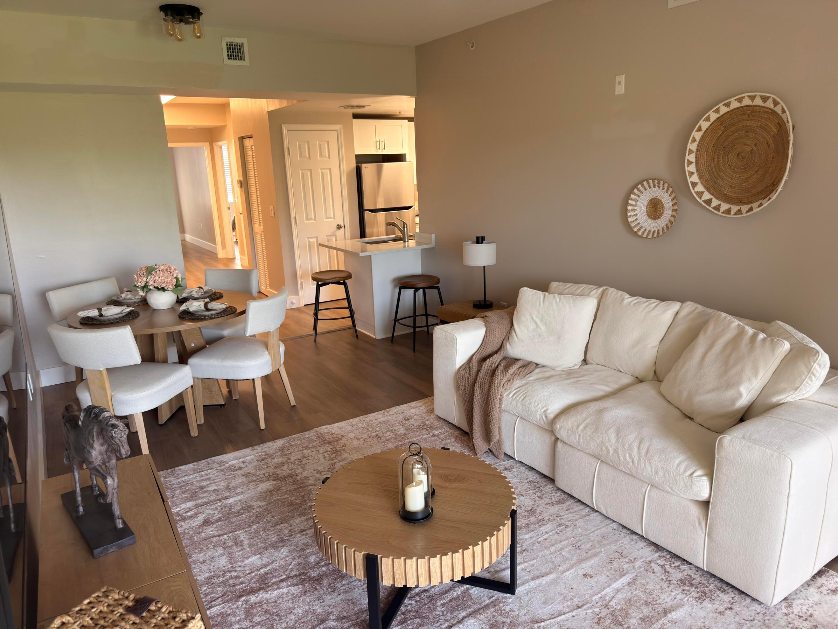 2060 Greenview Shores Boulevard Property Photo 3