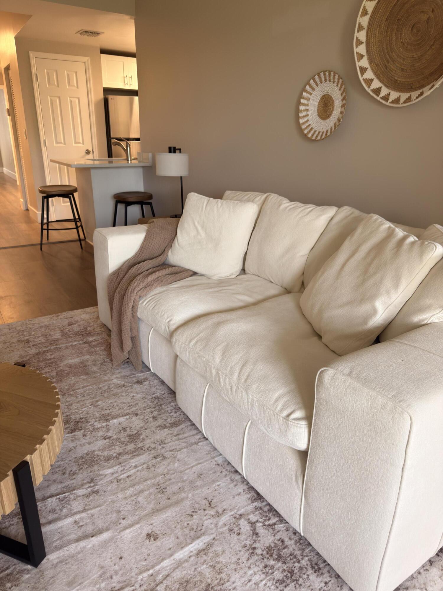 2060 Greenview Shores Boulevard Property Photo 4