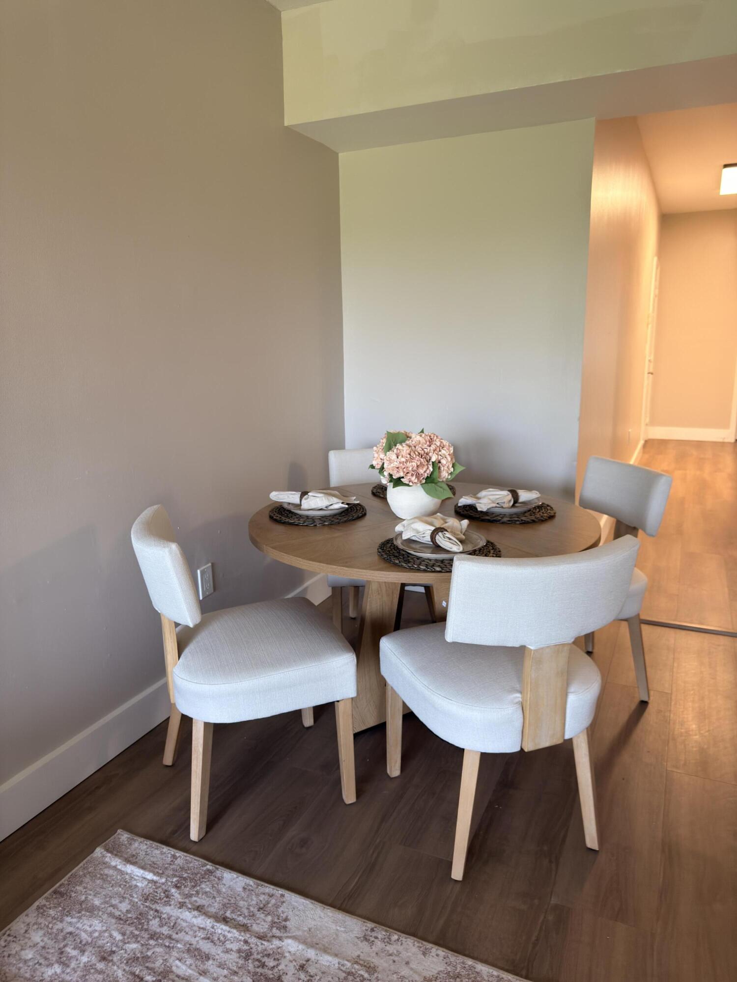 2060 Greenview Shores Boulevard Property Photo 5