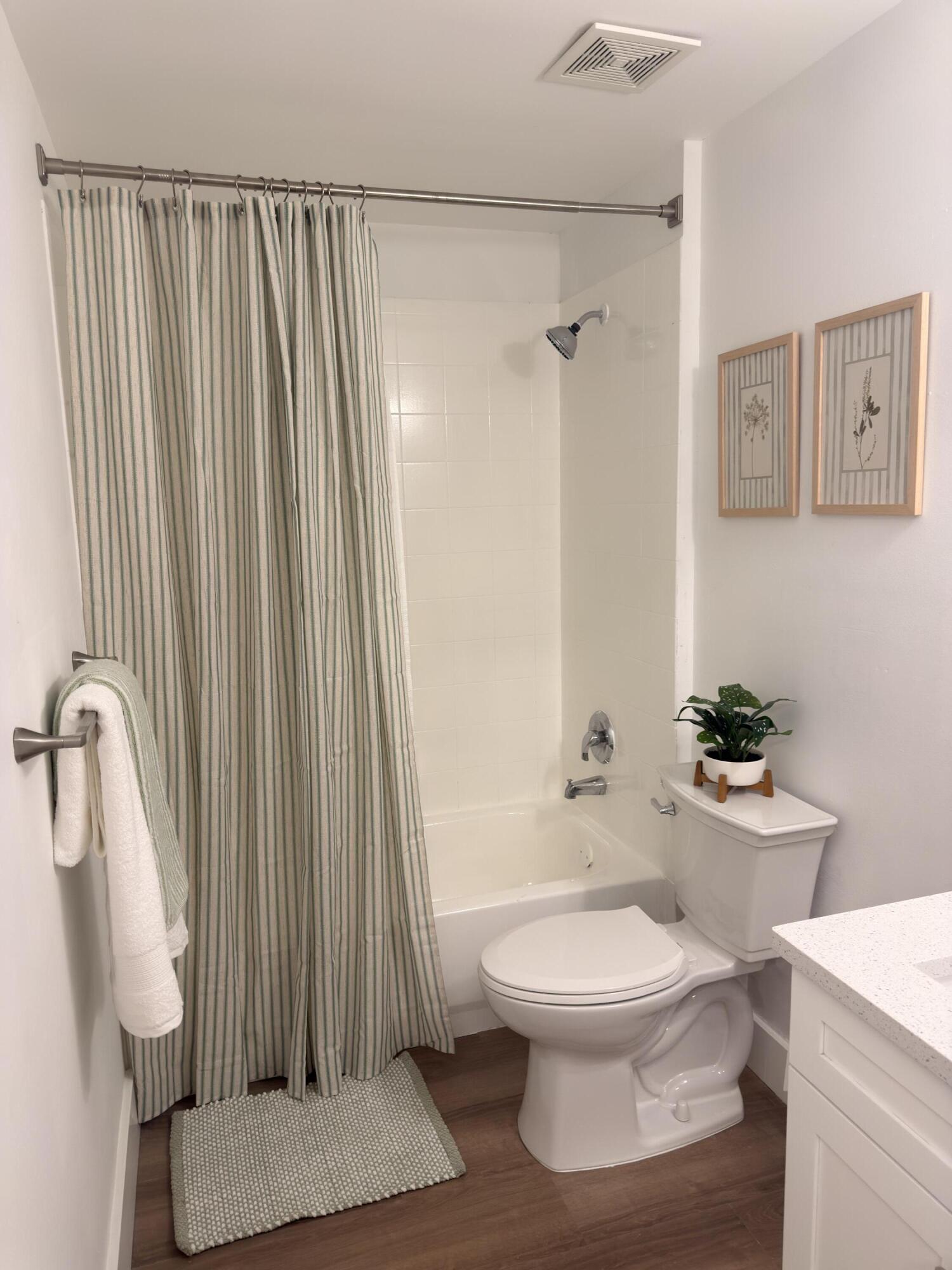 2060 Greenview Shores Boulevard Property Photo 12