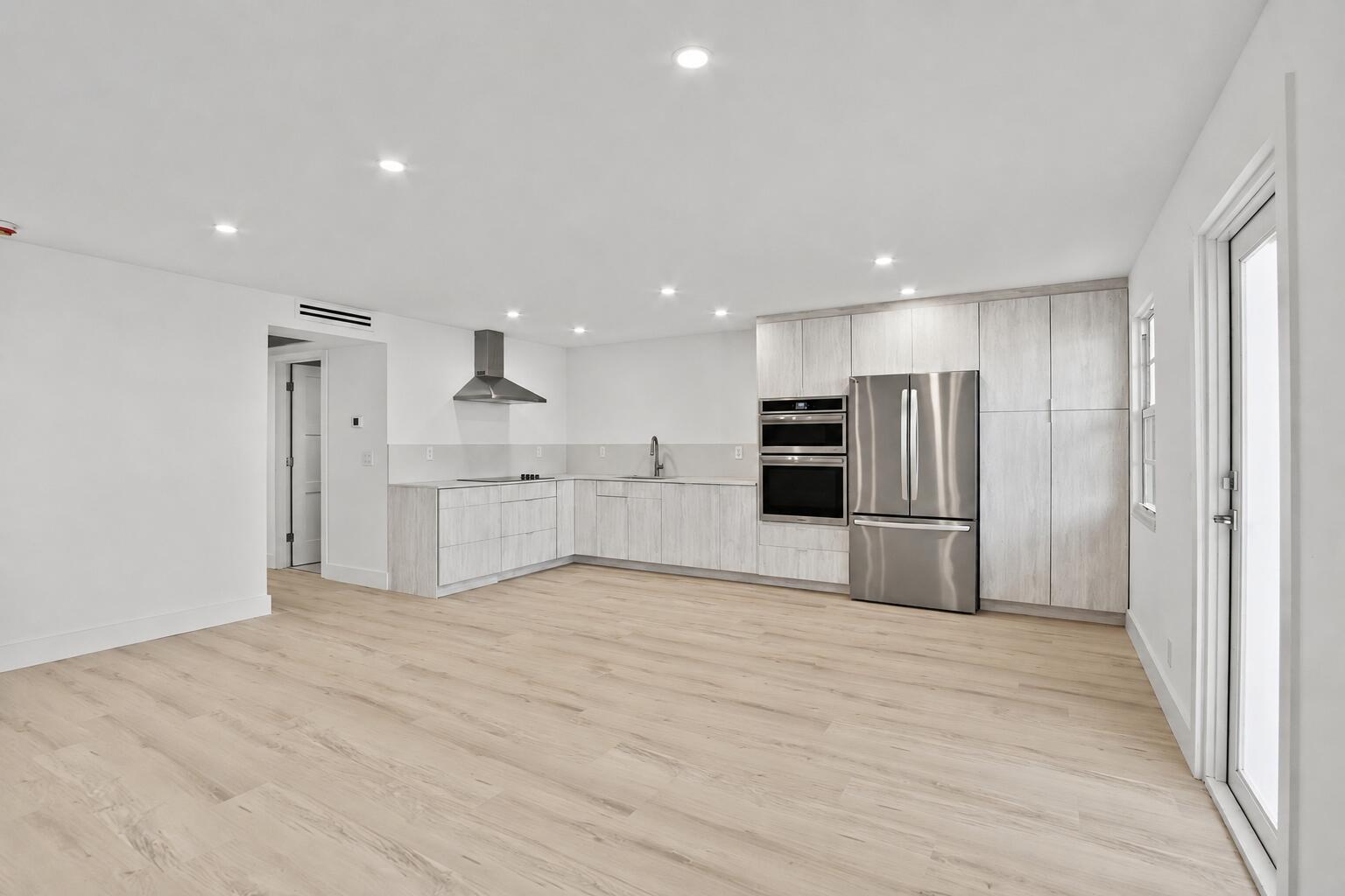 1023 Guildford B Property Photo 4