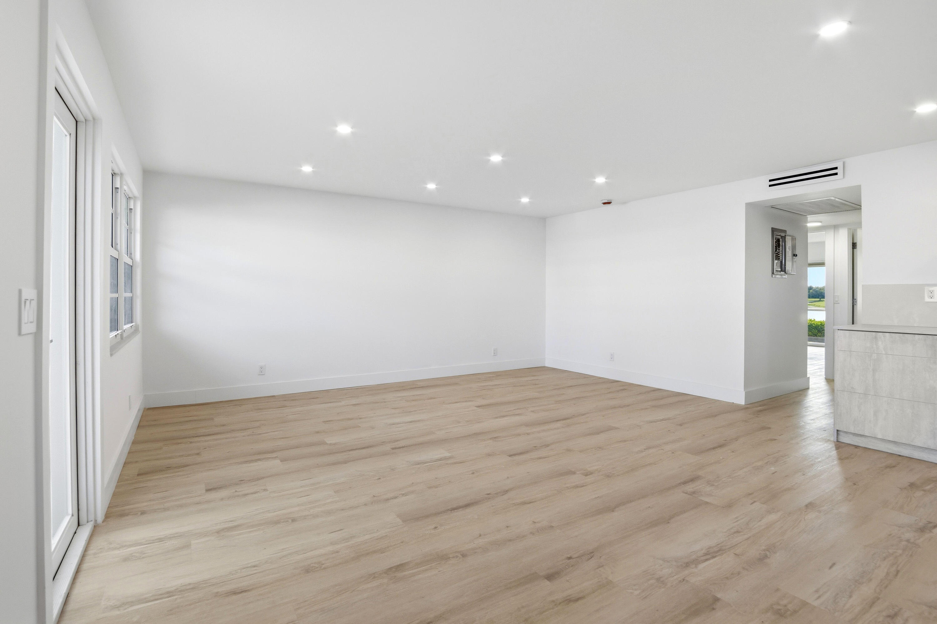 1023 Guildford B Property Photo 5