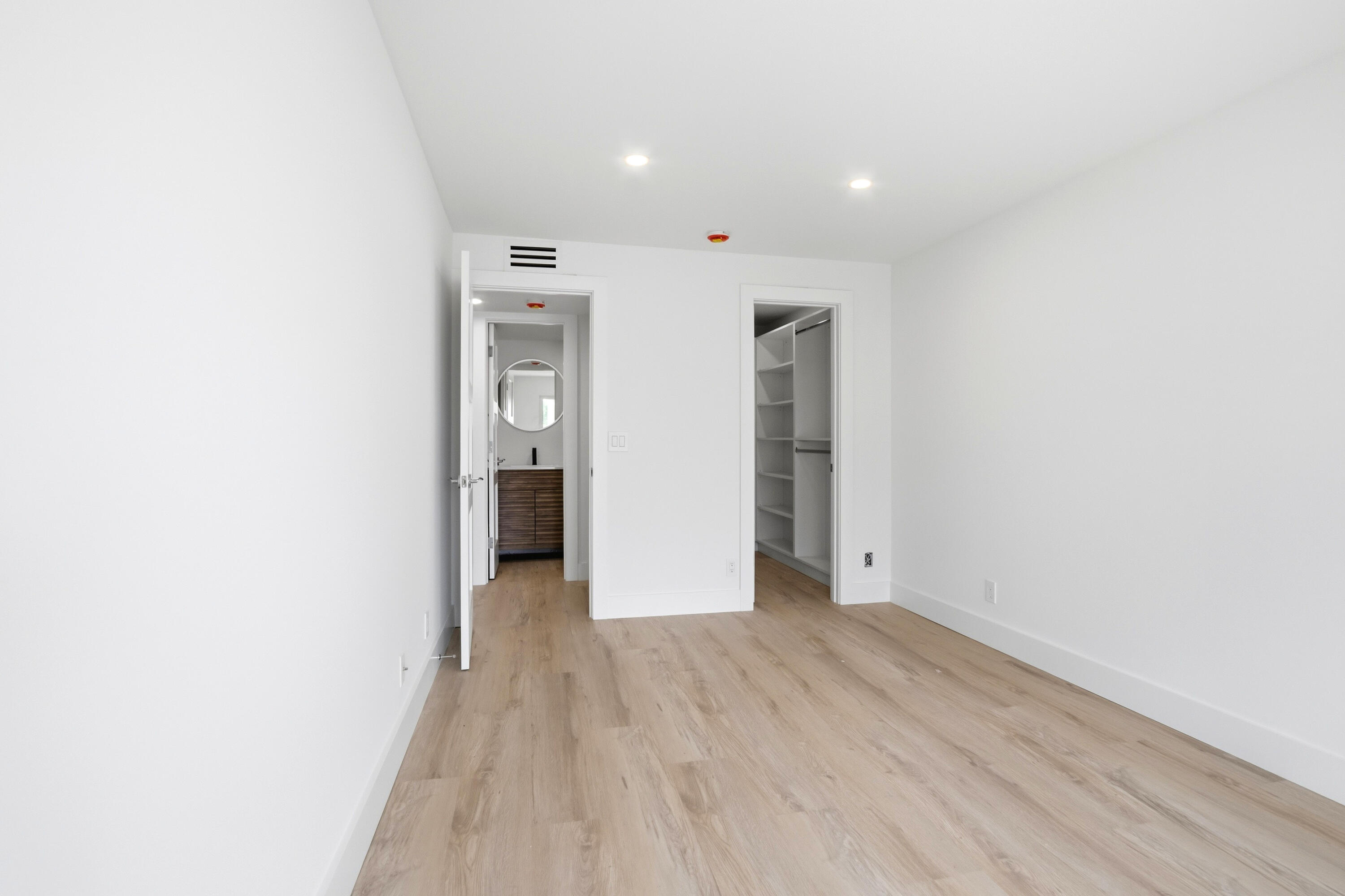 1023 Guildford B Property Photo 7