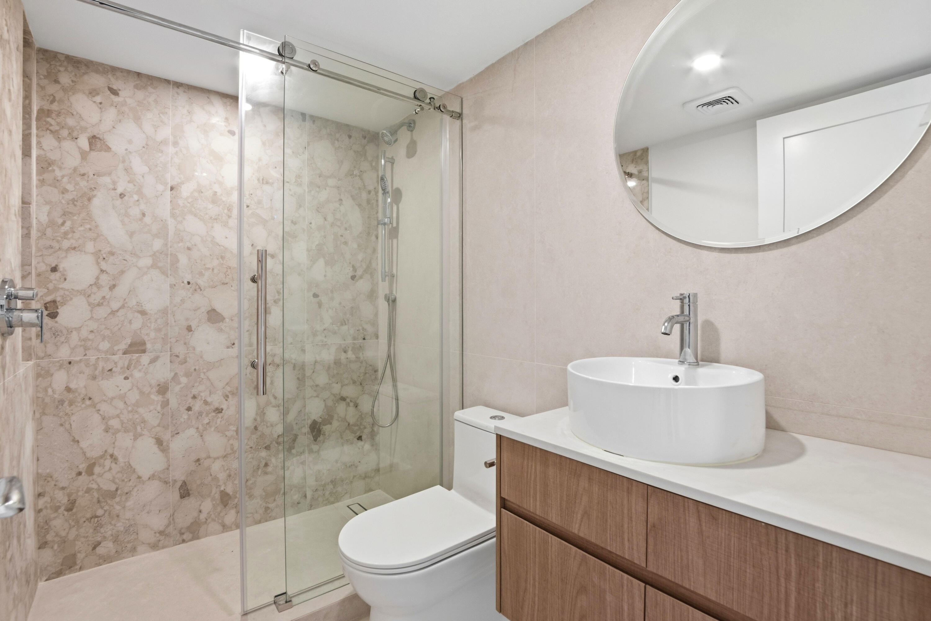 1023 Guildford B Property Photo 9