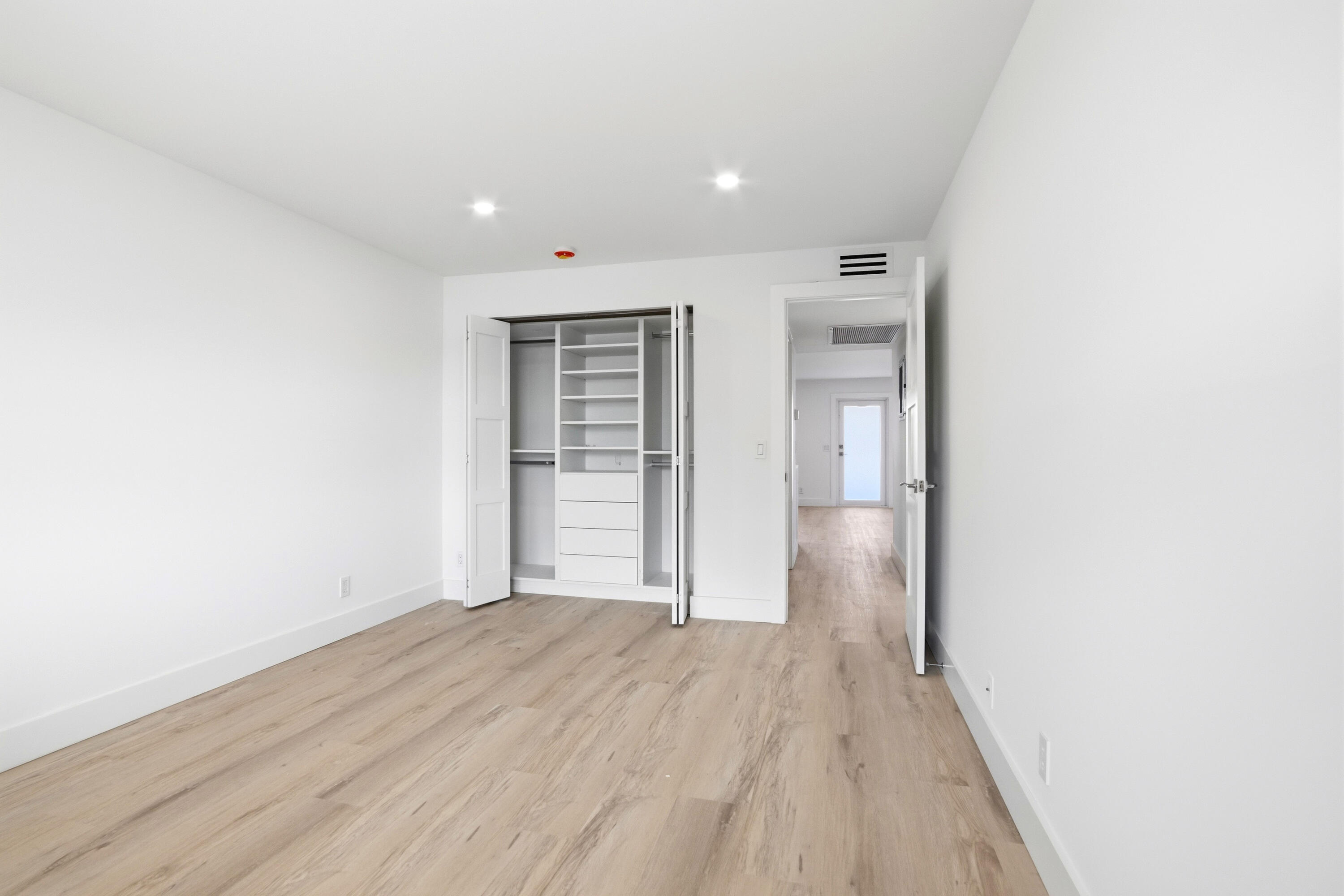 1023 Guildford B Property Photo 11