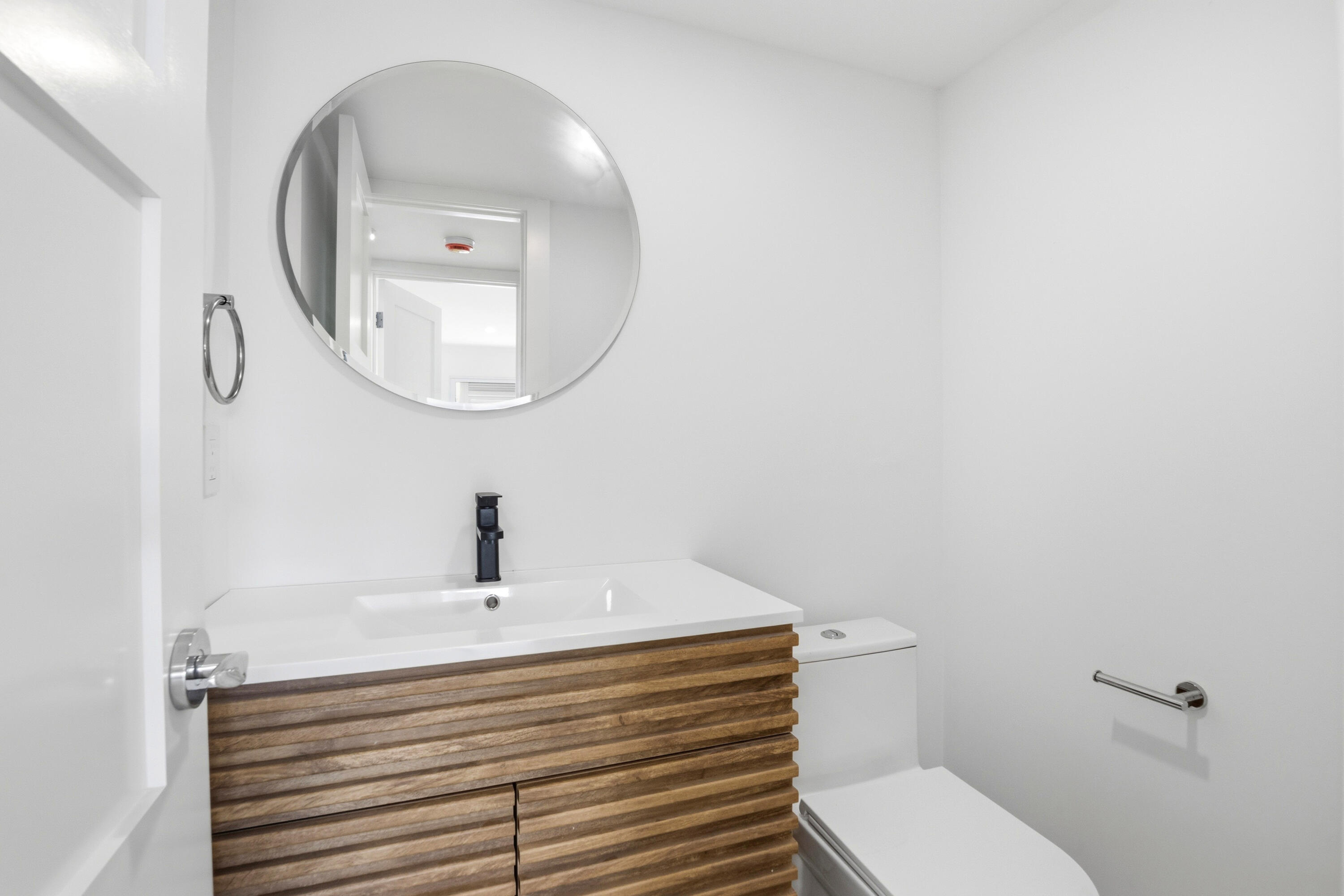 1023 Guildford B Property Photo 12