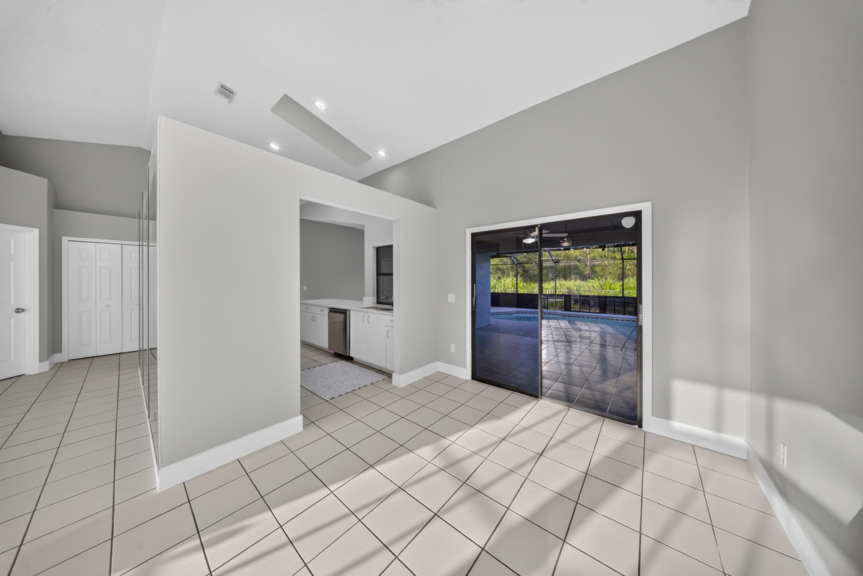 4802 Sunset Boulevard Property Photo 8
