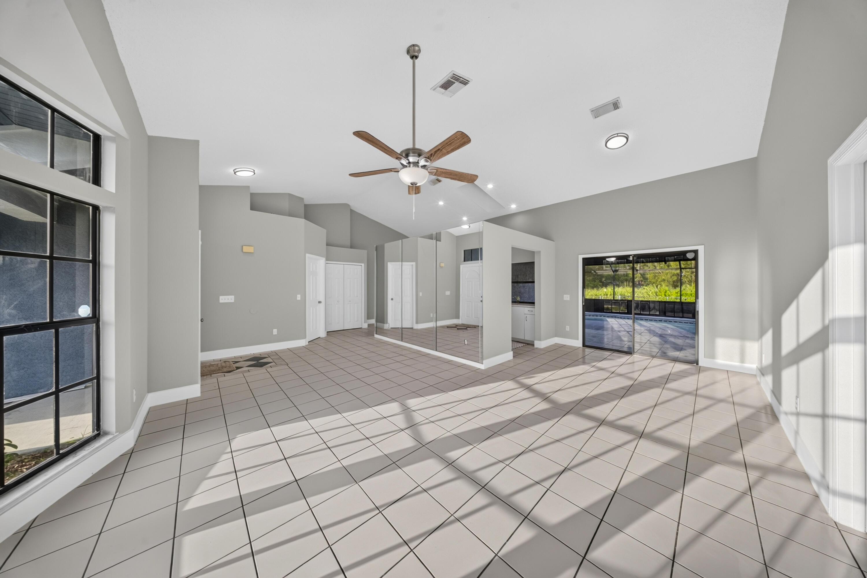 4802 Sunset Boulevard Property Photo 9