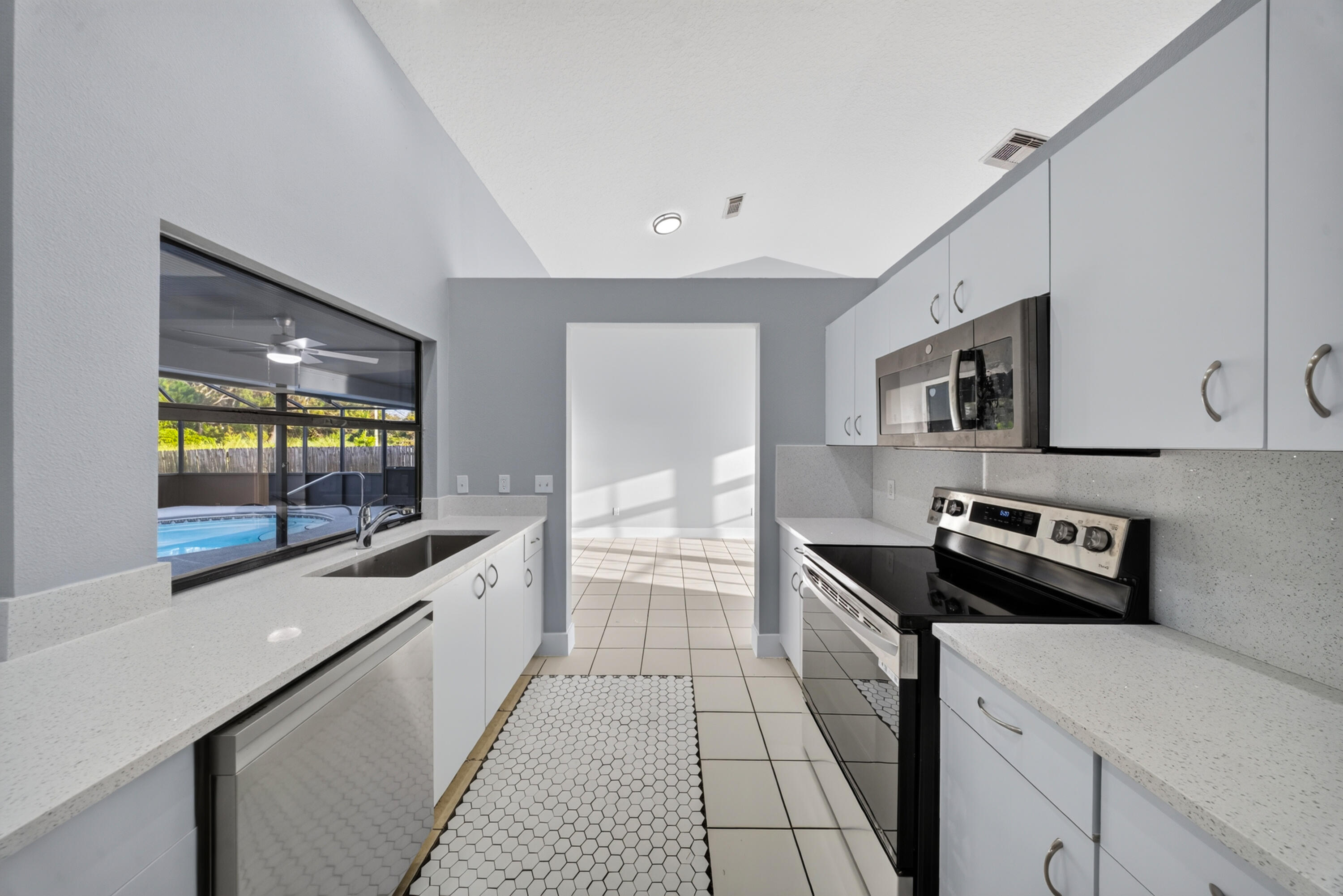 4802 Sunset Boulevard Property Photo 11