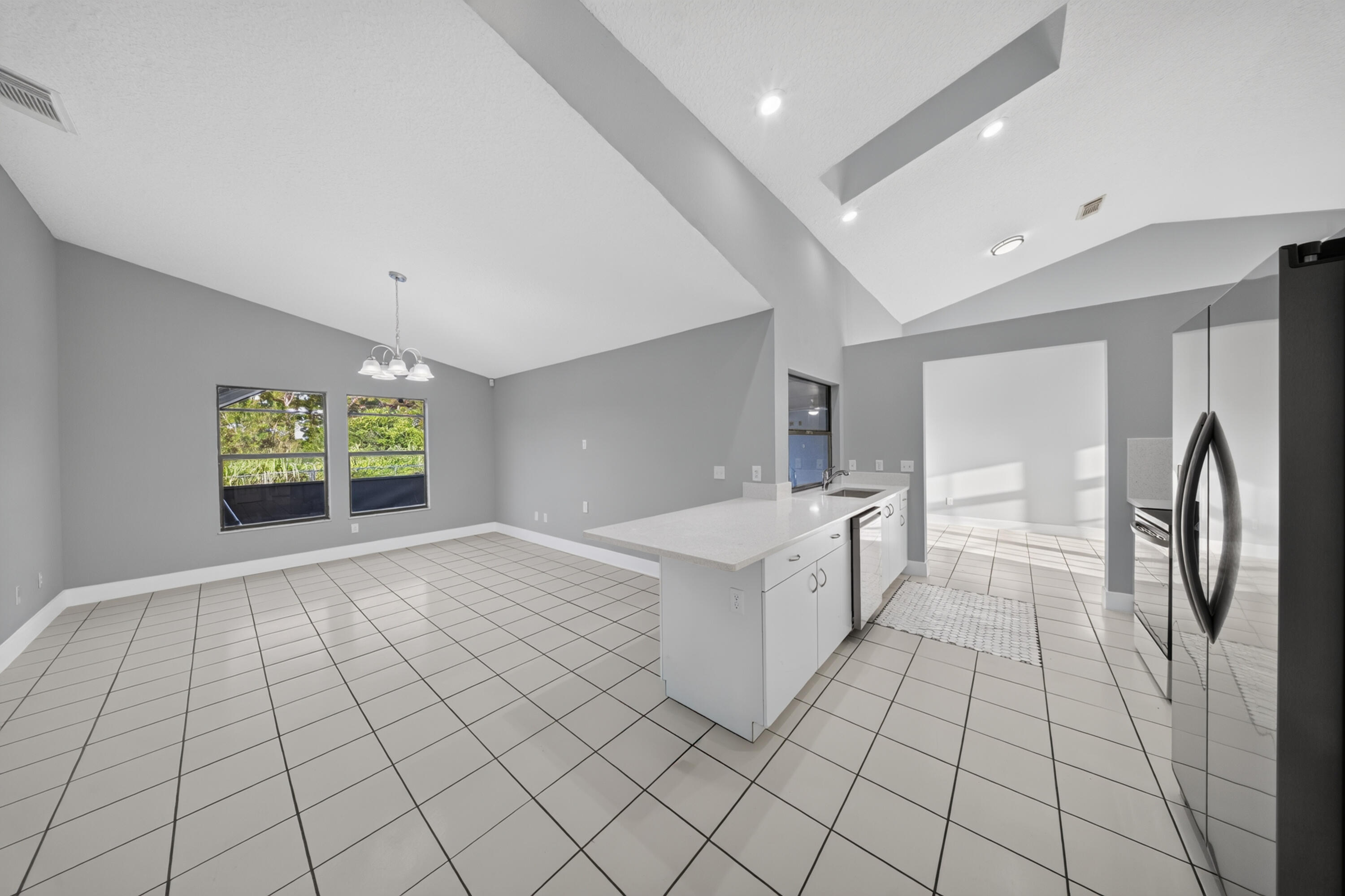 4802 Sunset Boulevard Property Photo 12