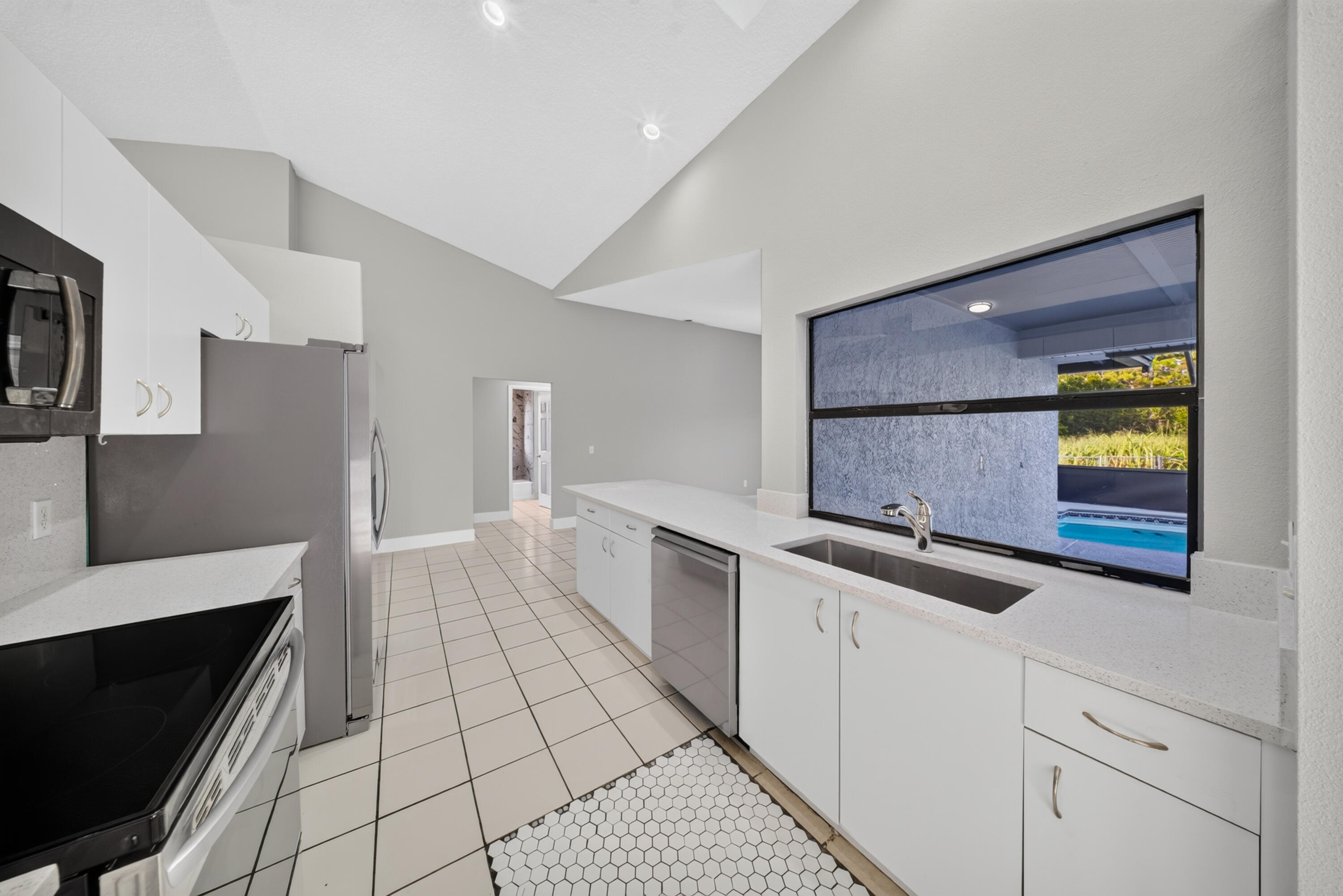 4802 Sunset Boulevard Property Photo 13