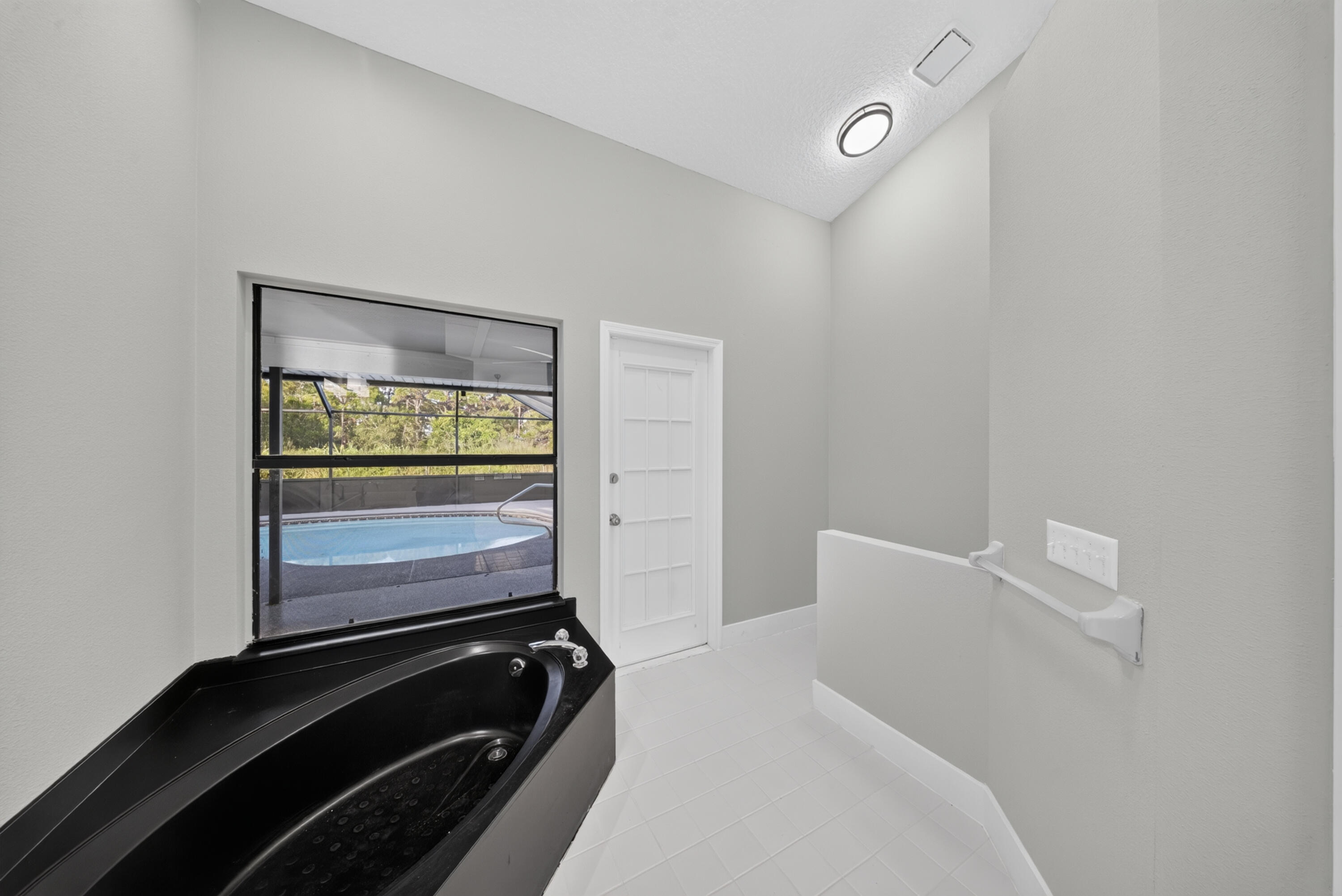 4802 Sunset Boulevard Property Photo 18