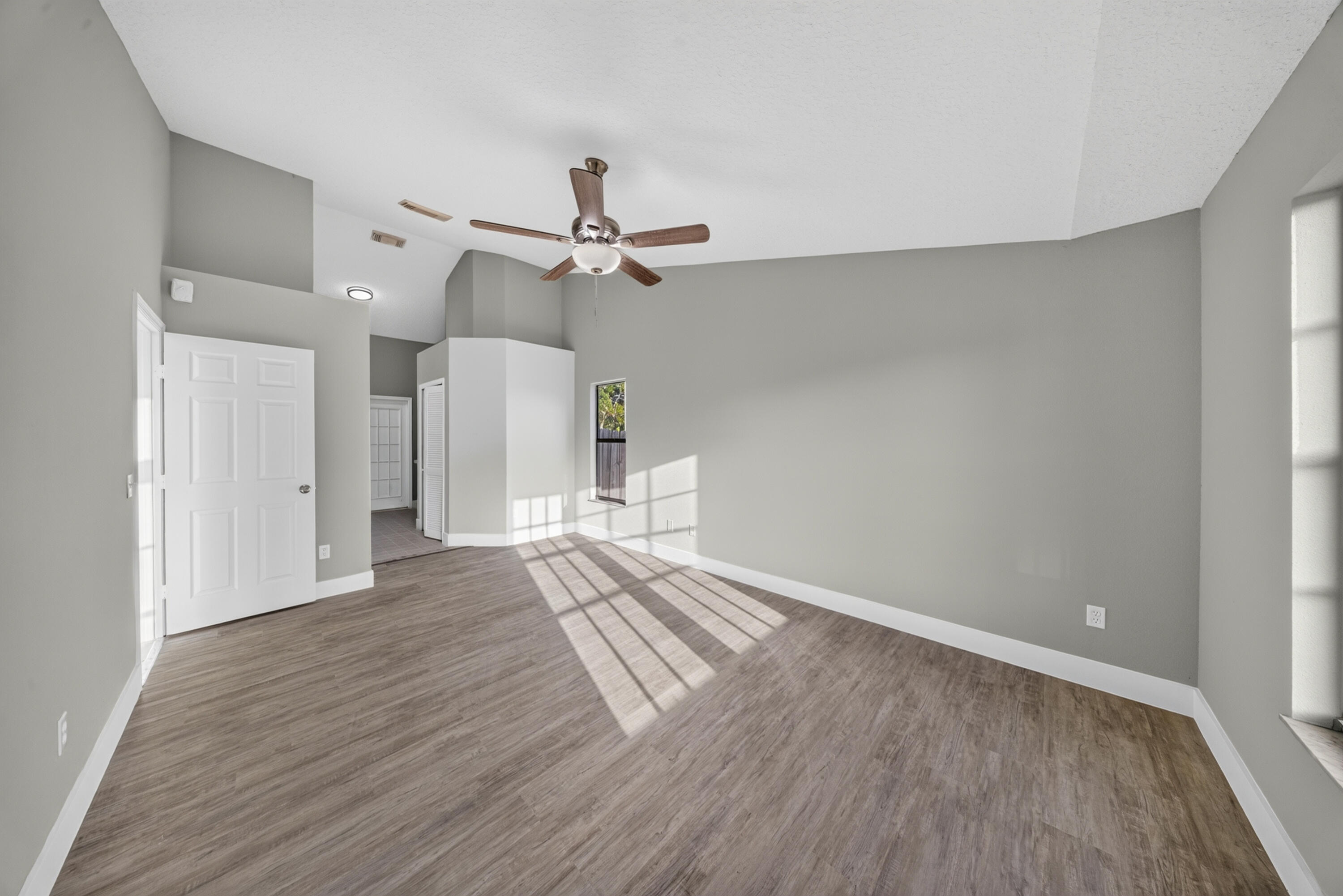 4802 Sunset Boulevard Property Photo 20