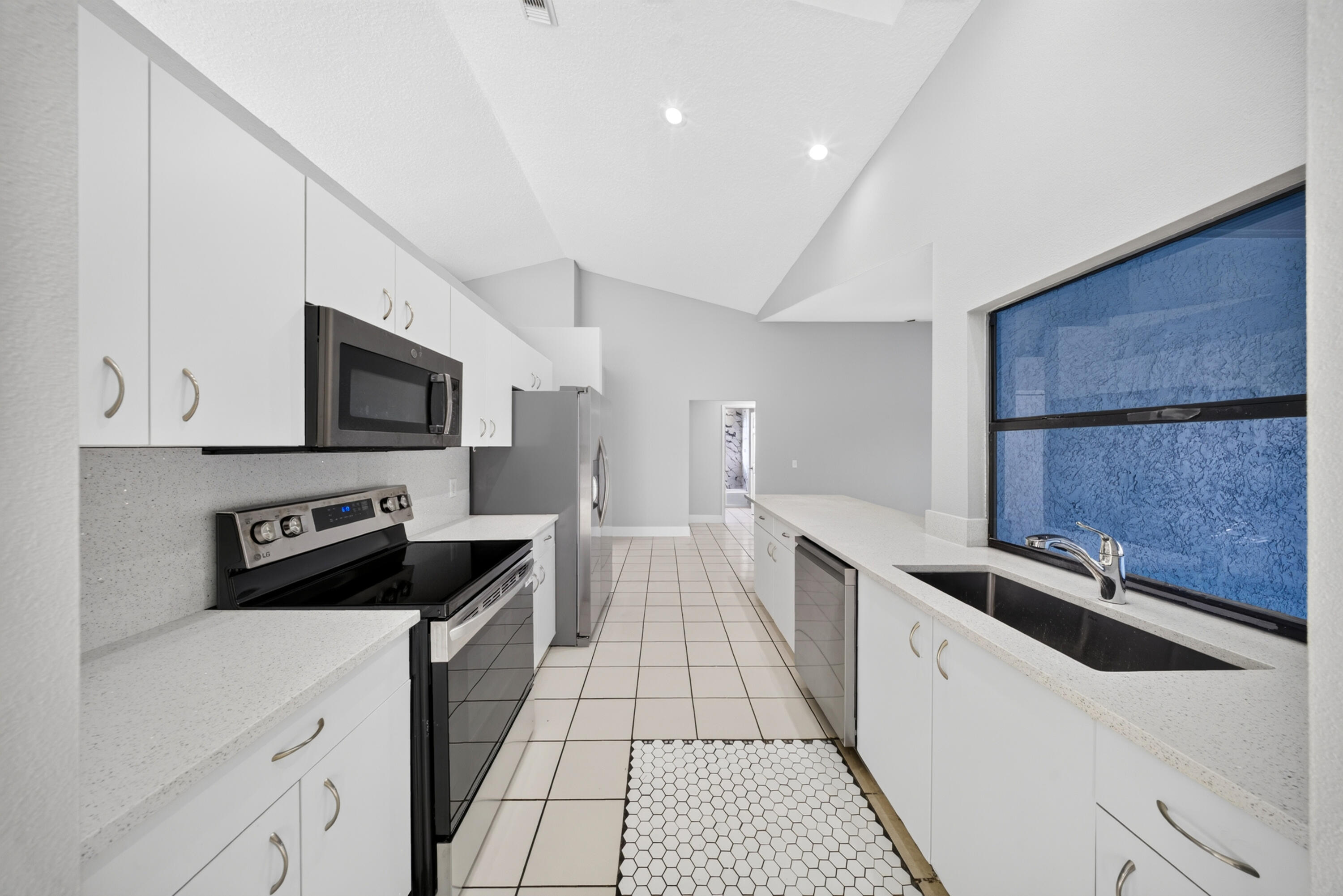 4802 Sunset Boulevard Property Photo 31