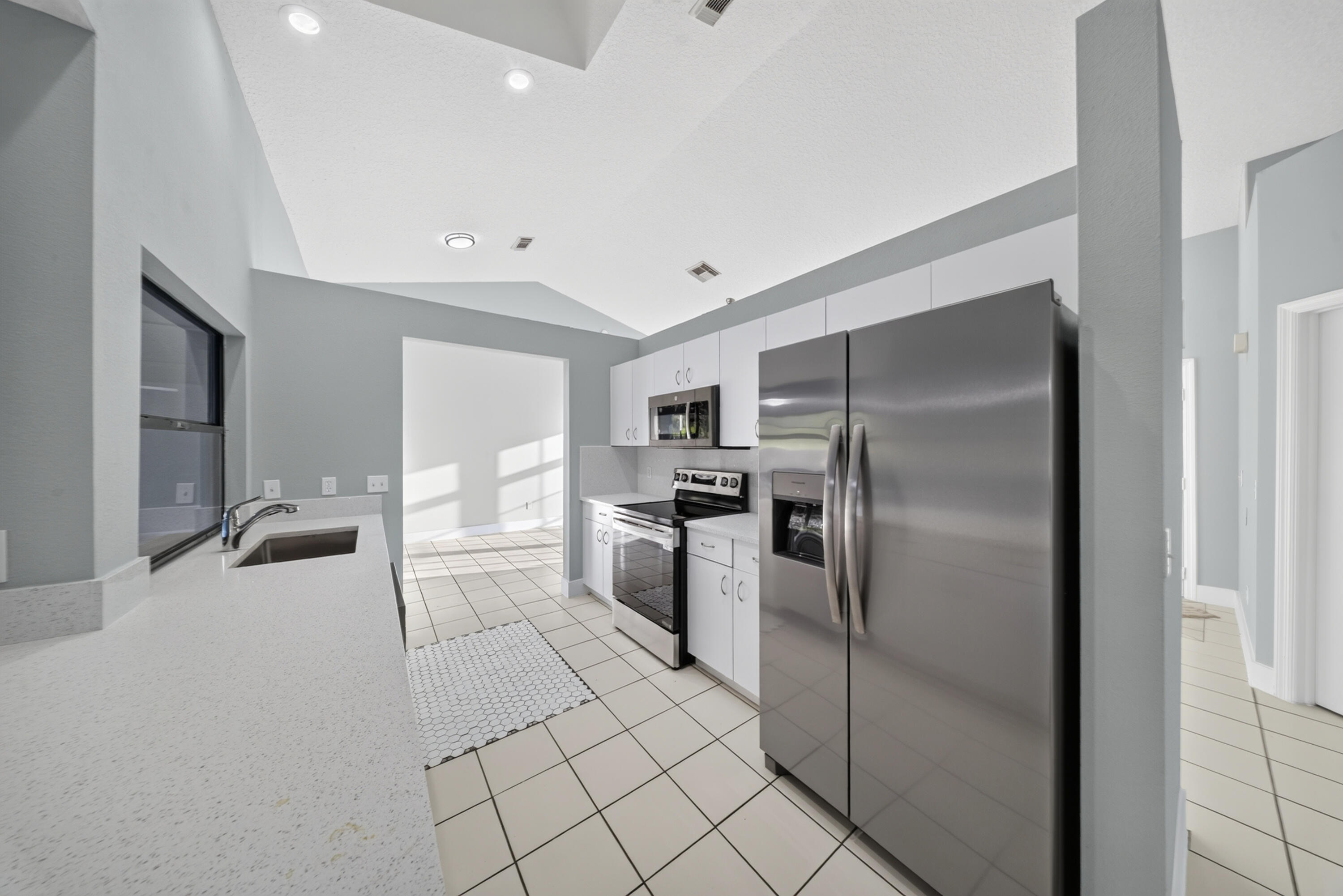 4802 Sunset Boulevard Property Photo 35