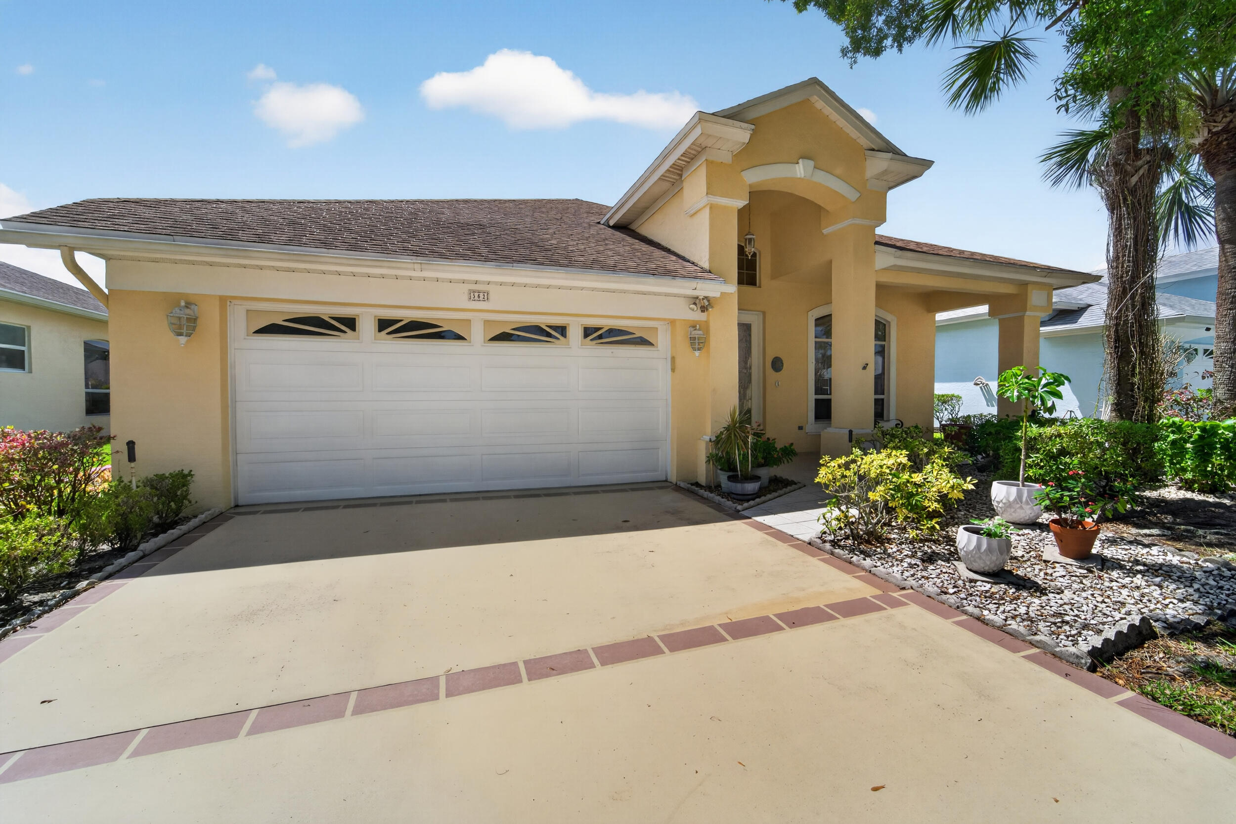 562 Nw Lambrusco Drive Property Photo 1