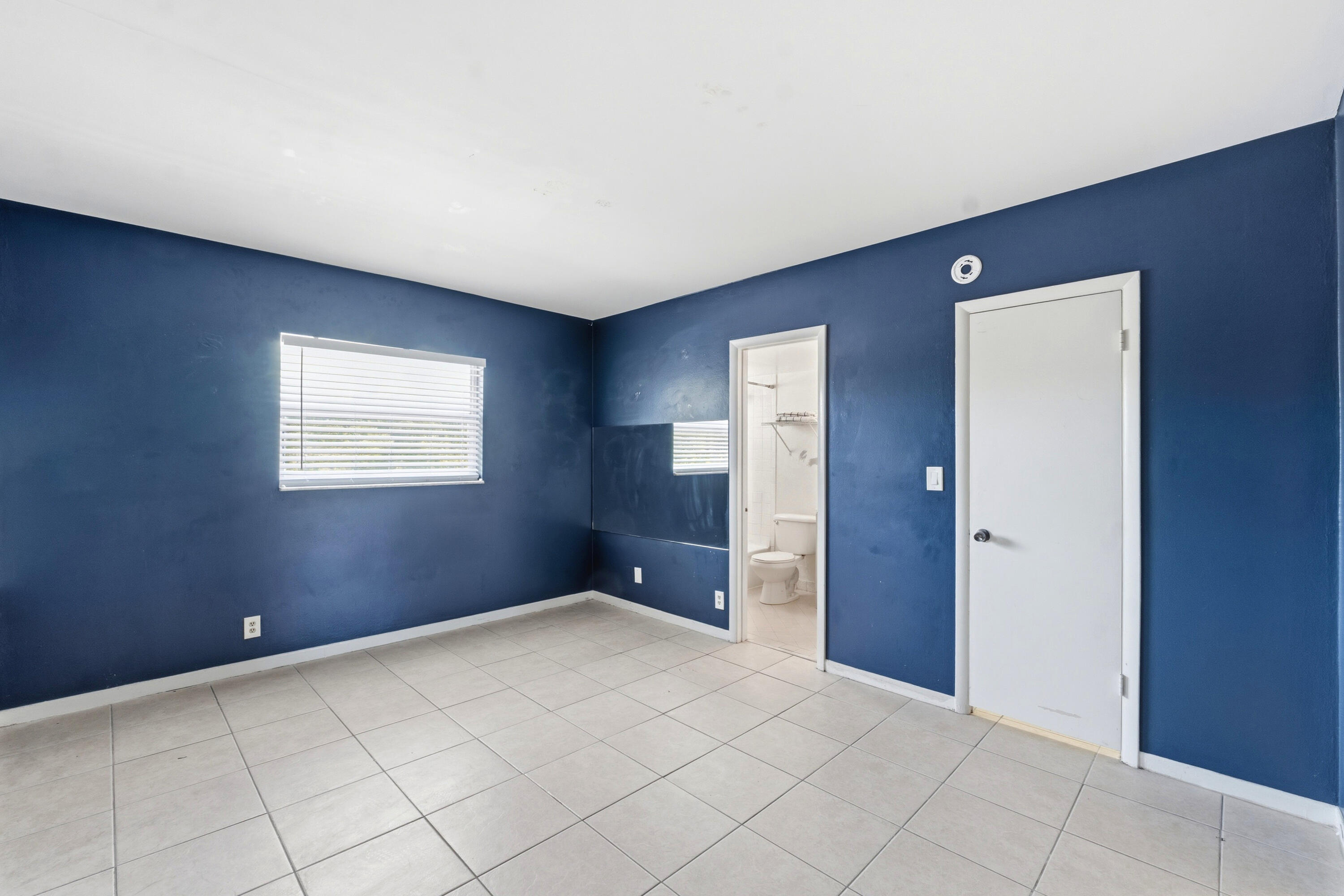 1470 N Dixie Highway 43 Property Photo 7