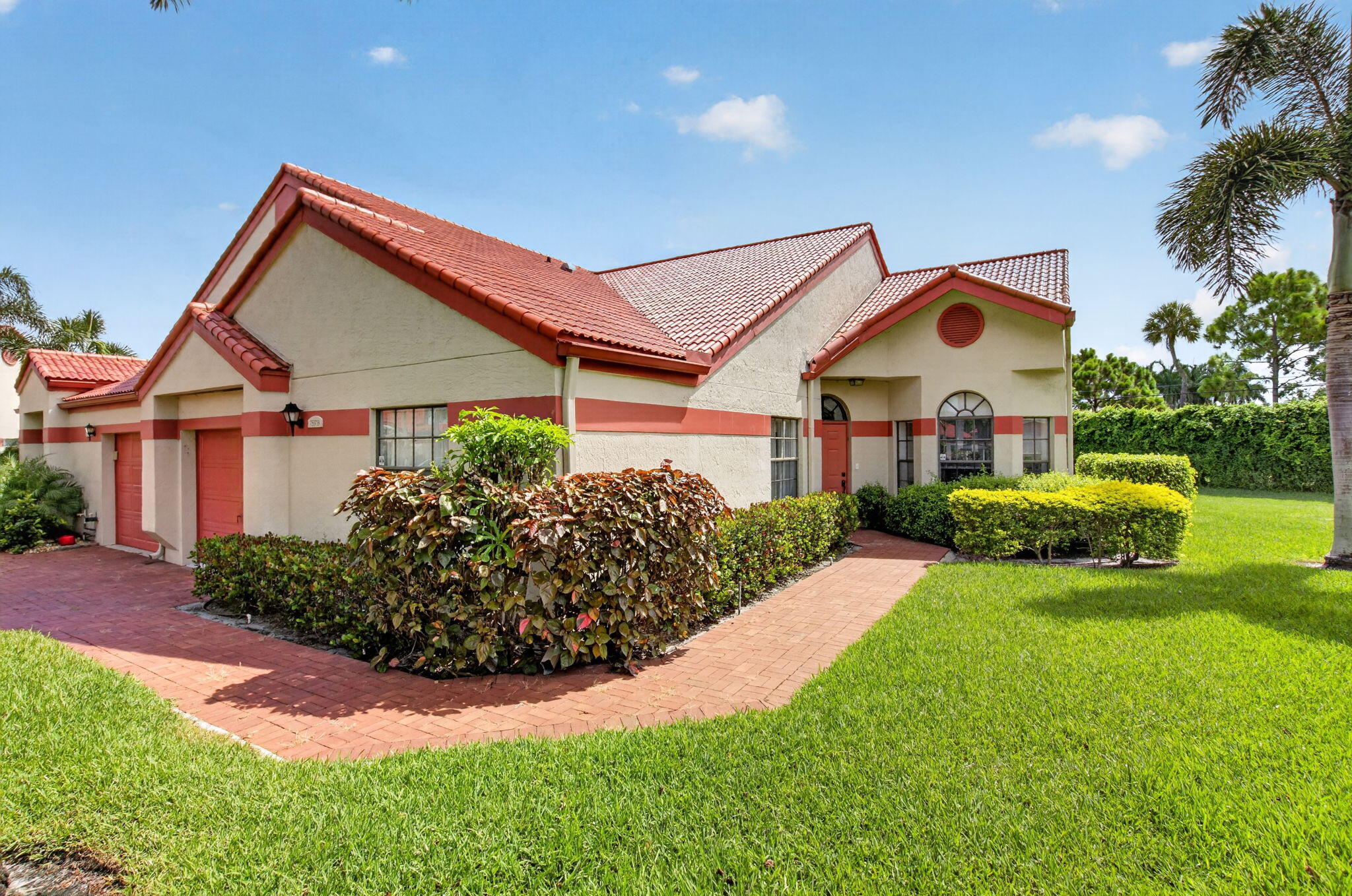 7537 Lexington Club Boulevard B Property Photo 2