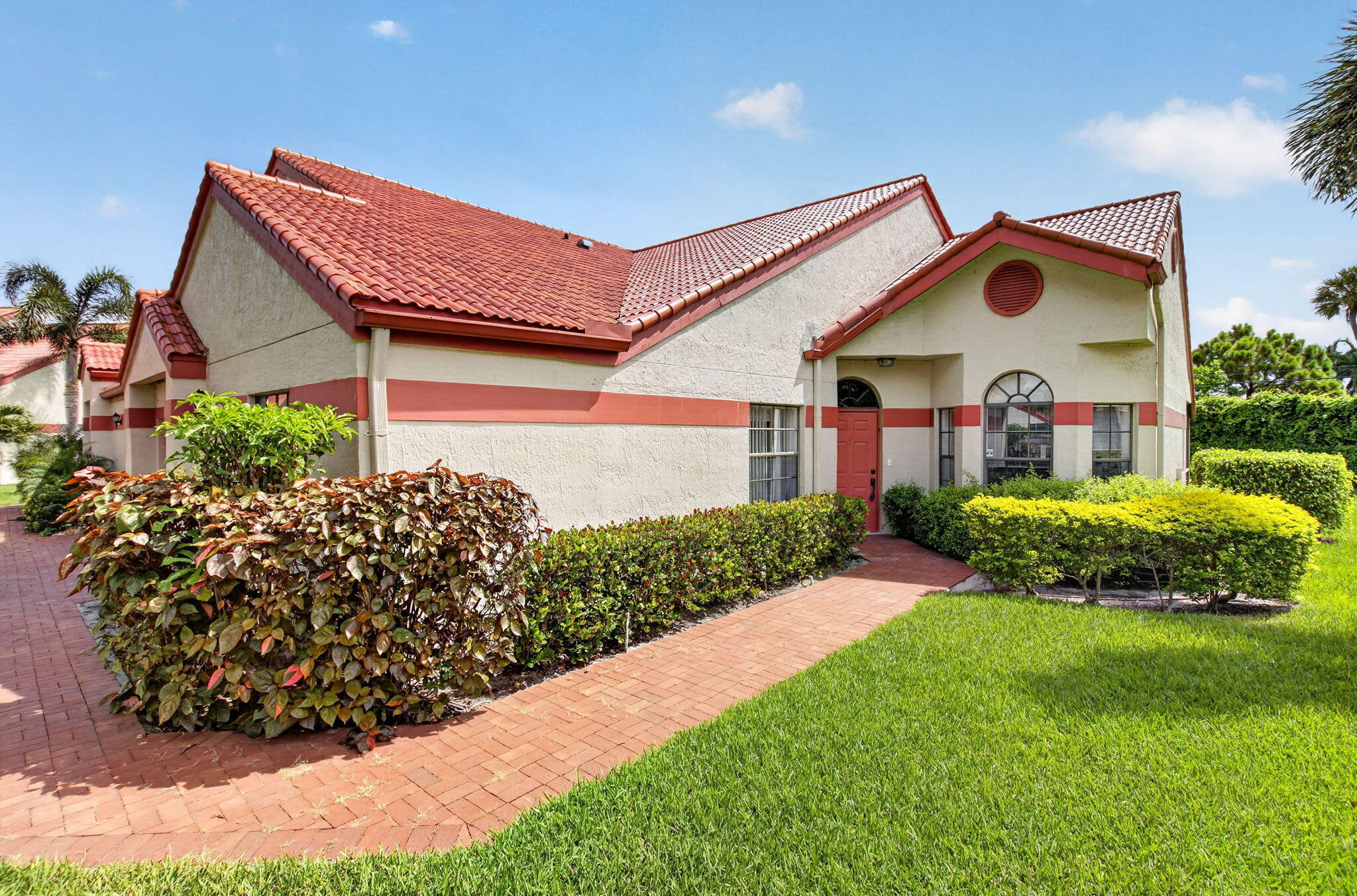 7537 Lexington Club Boulevard B Property Photo 3