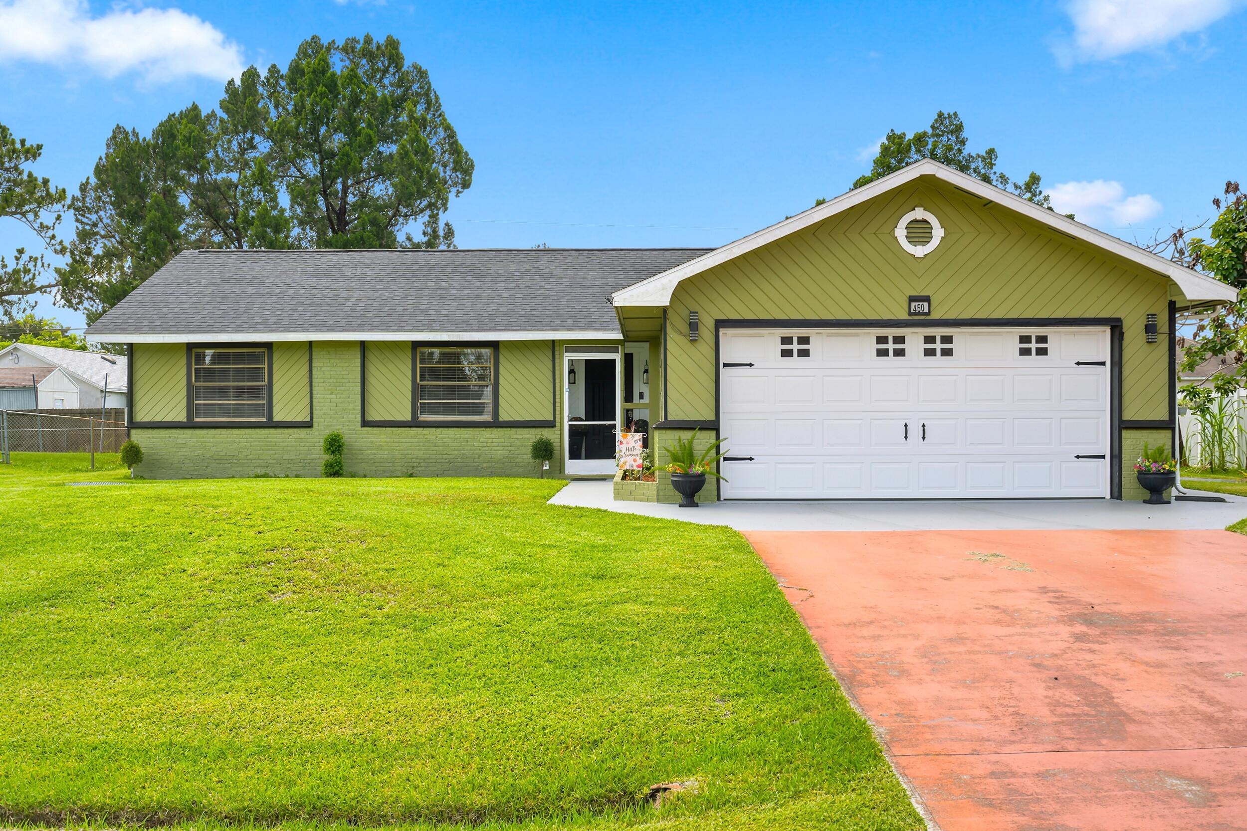 450 Se Thornhill Drive Property Photo 1