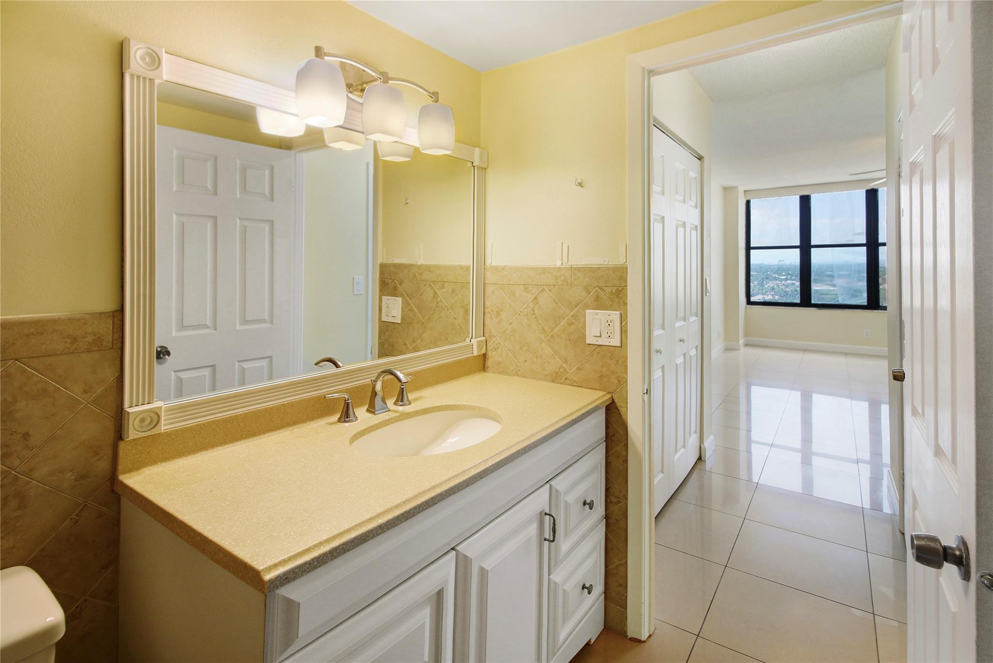 2500 Parkview Drive 1710 Property Photo 14