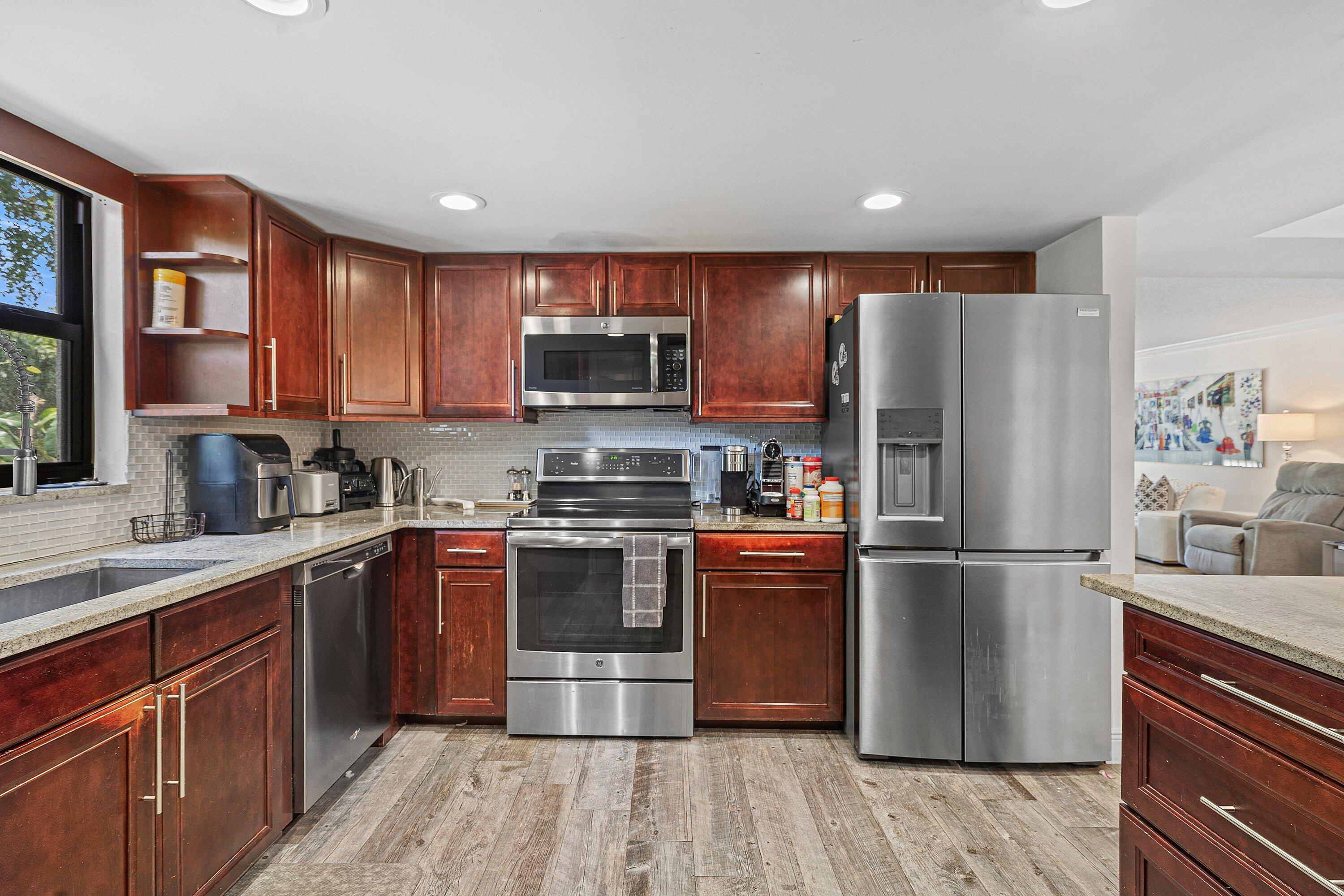 277 N Ocean Boulevard 1040 Property Photo 4