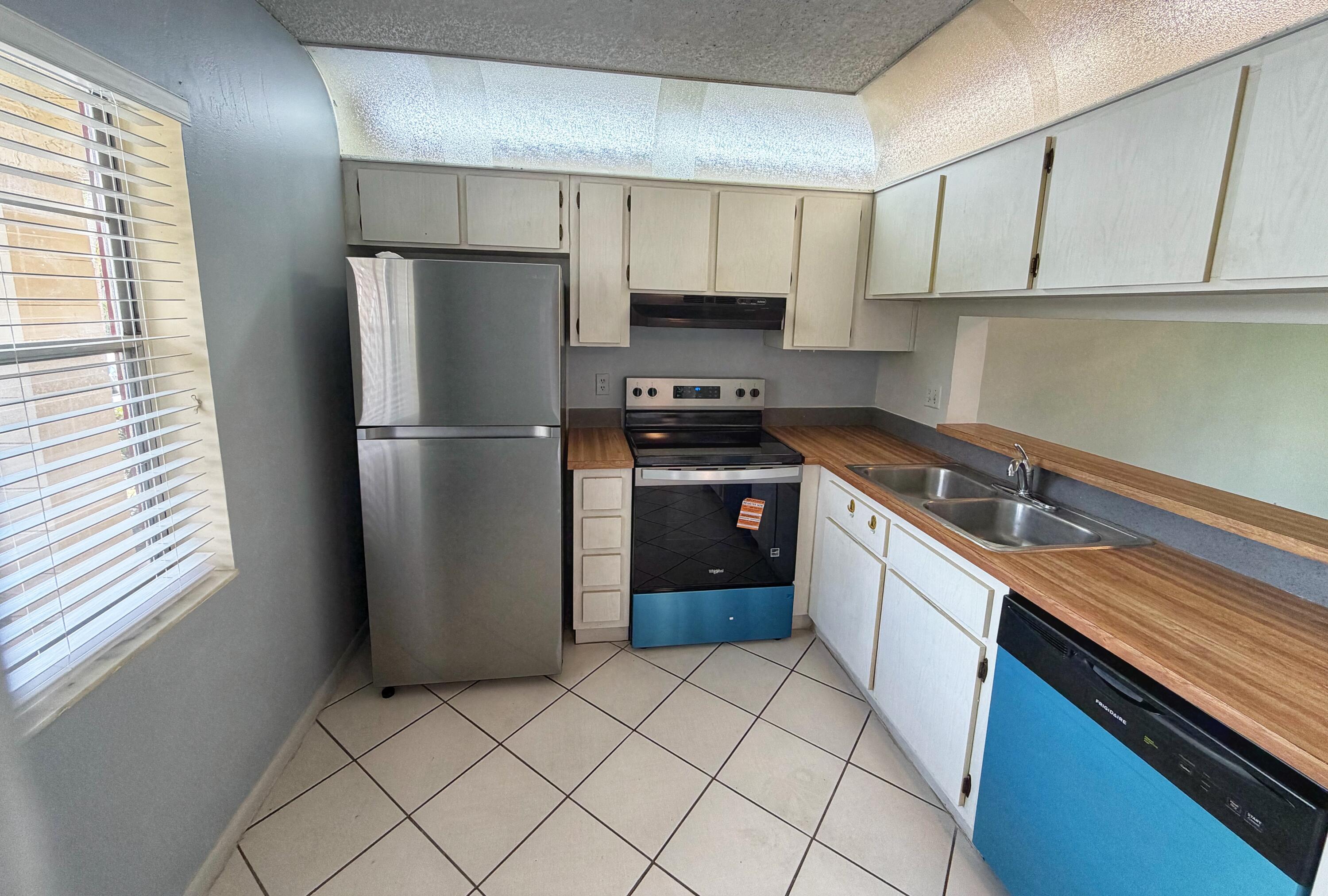 3652 N UNIVERSITY Drive C-3 Property Photo 1