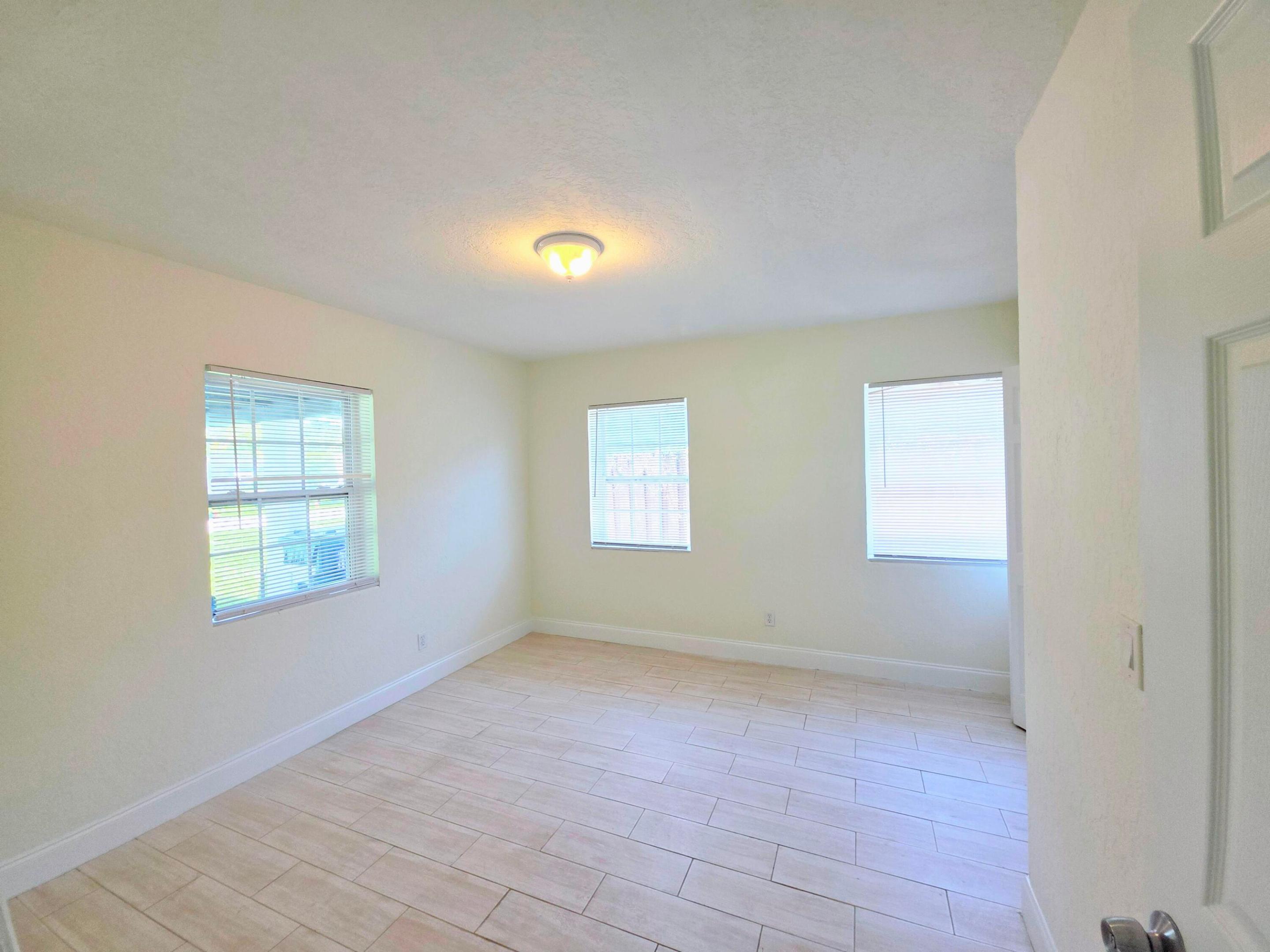 1220 Ne 1st Avenue Property Photo 25