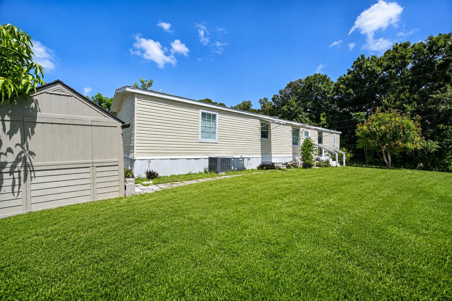 8137 Sw Wildwood Drive Property Photo 1