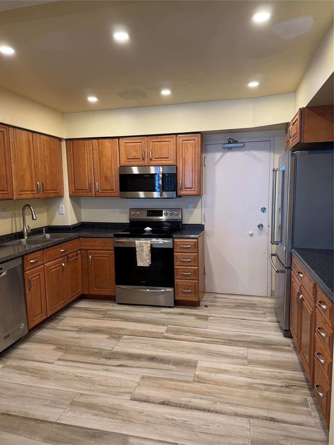 3550 Galt Ocean Drive 1803 Property Photo 11