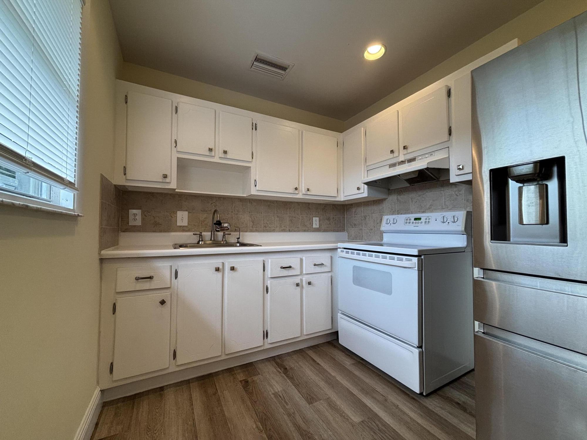652 Flanders N Property Photo 2