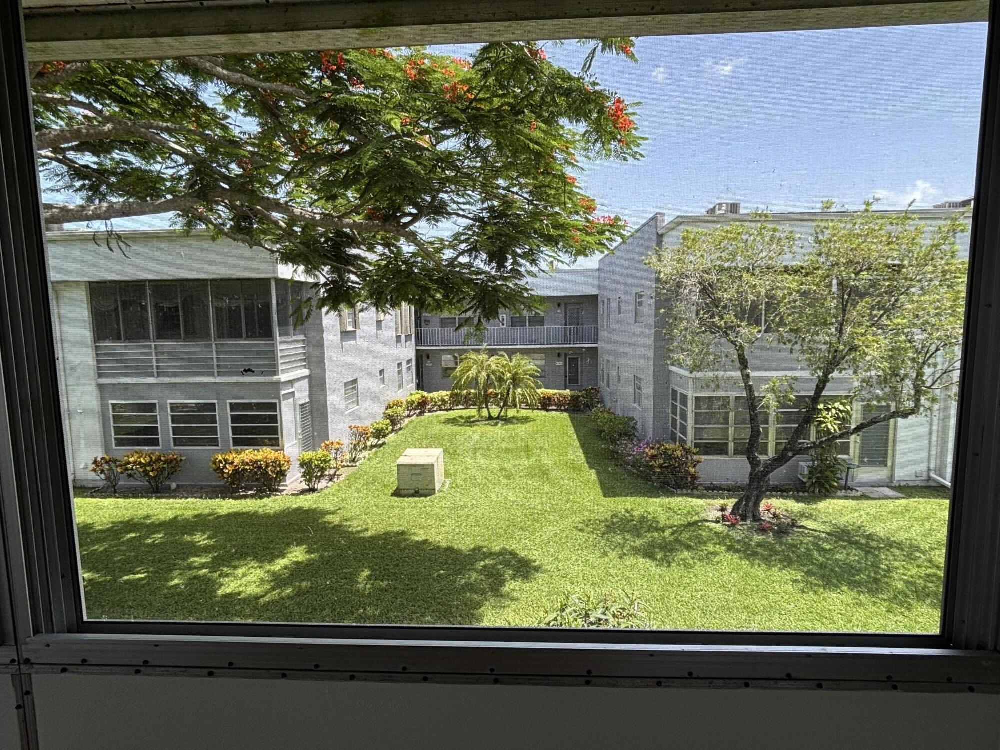 652 Flanders N Property Photo 3