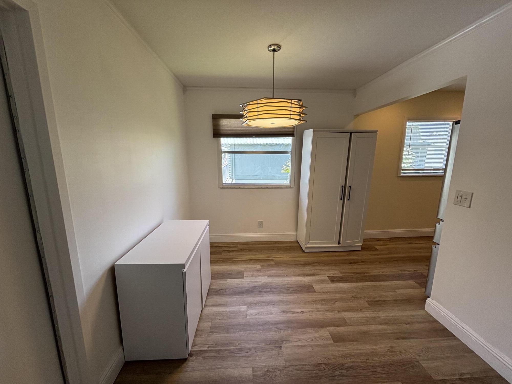 652 Flanders N Property Photo 4