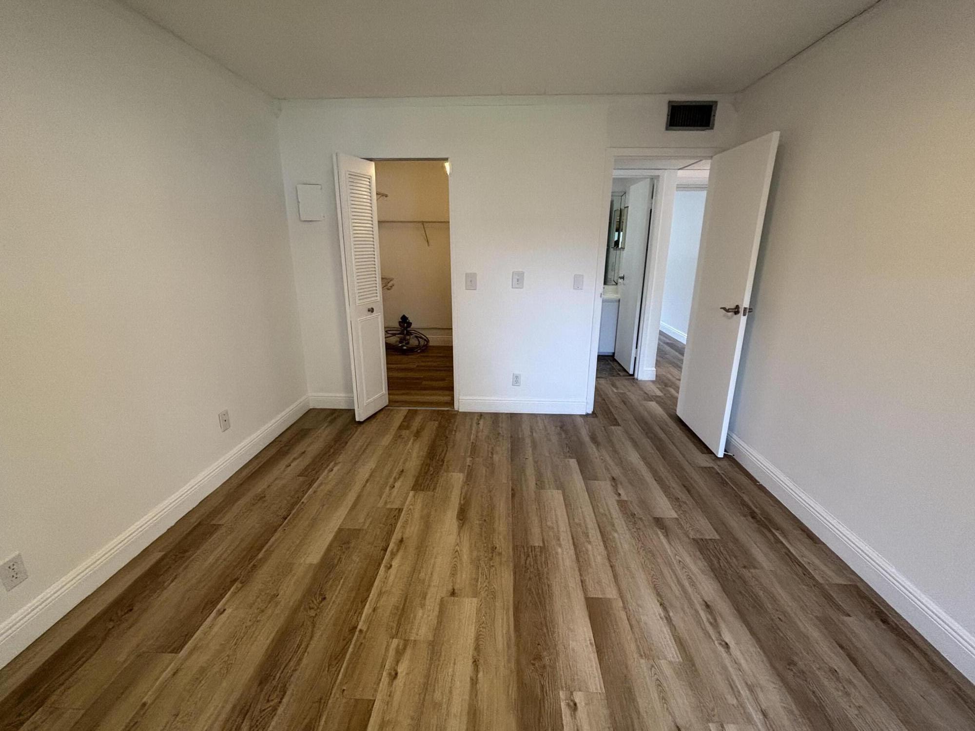 652 Flanders N Property Photo 9