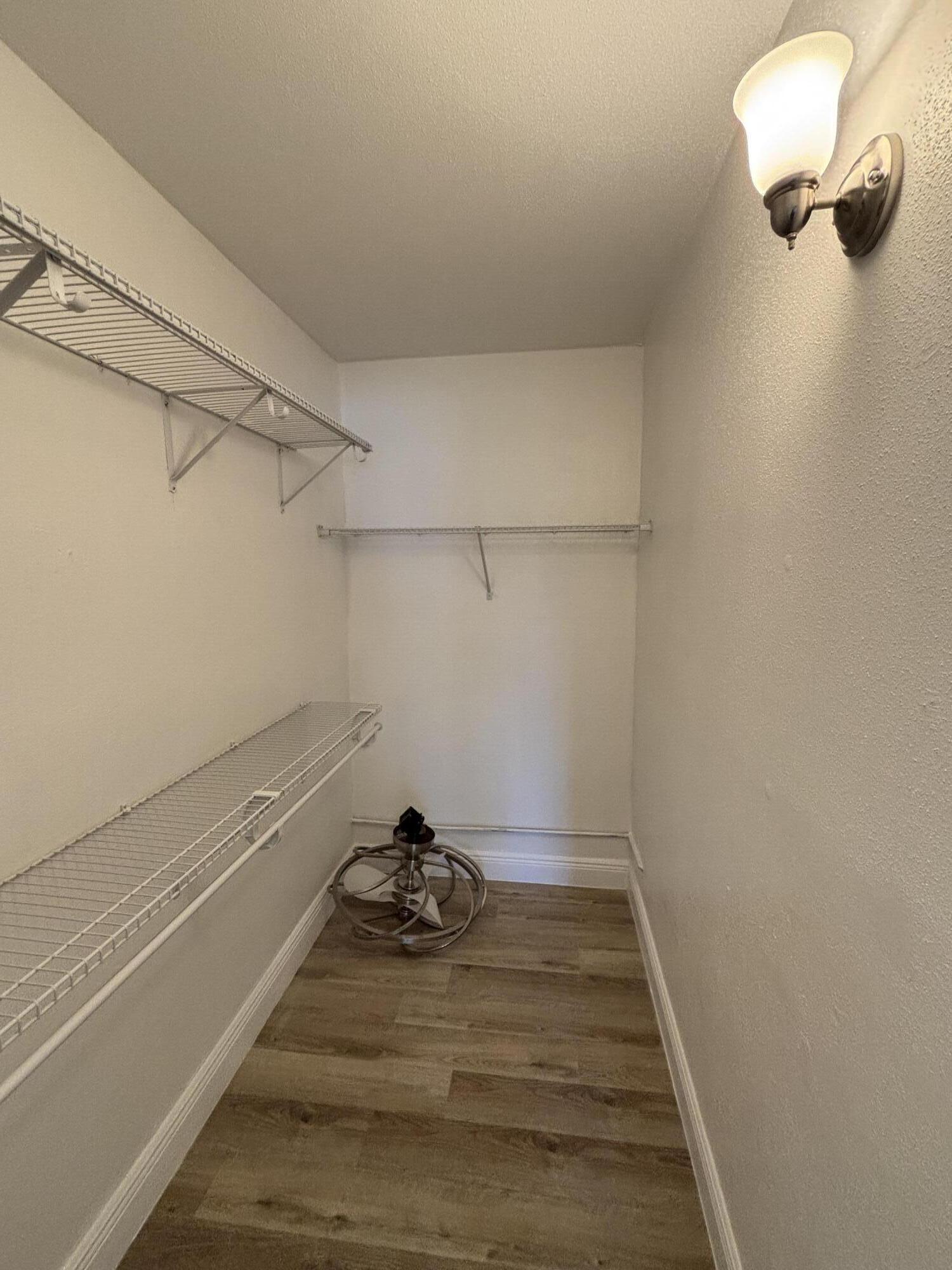 652 Flanders N Property Photo 10