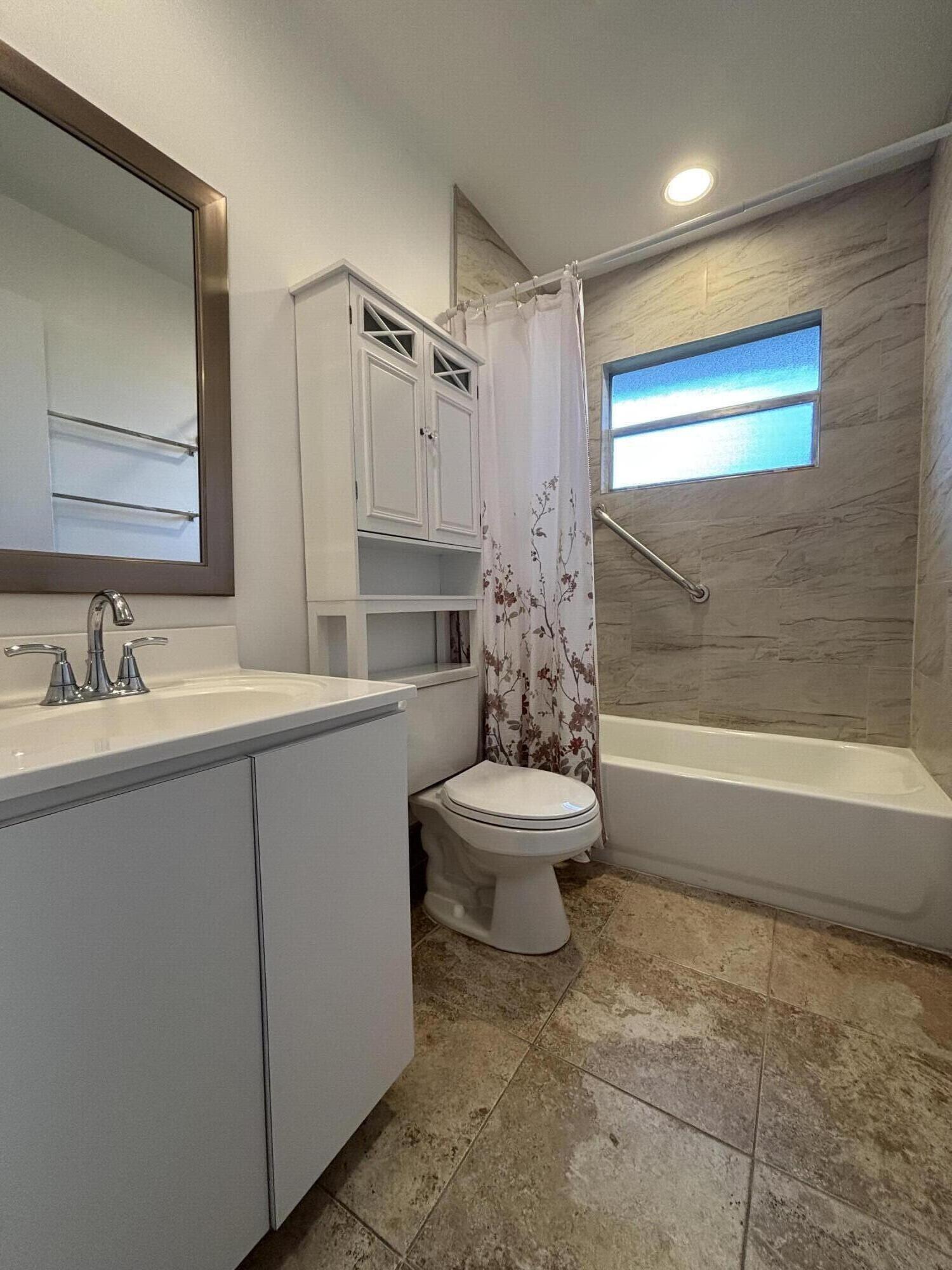 652 Flanders N Property Photo 11