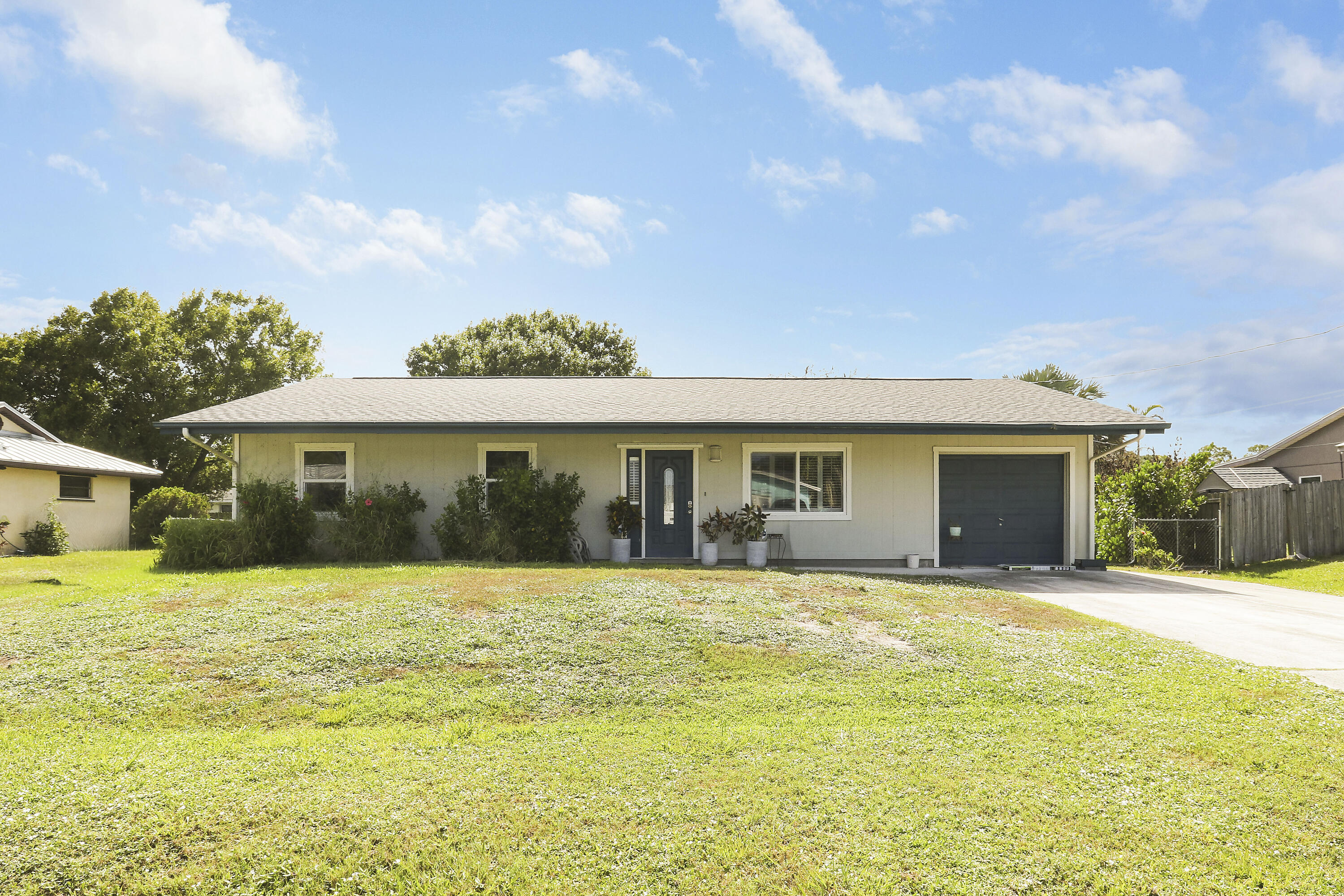 5601 Palm Drive Property Photo 1