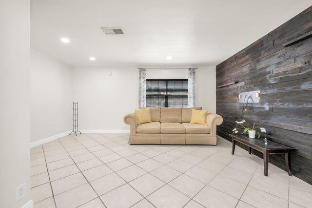 299 Sw 7th Street 1060 Property Photo 7