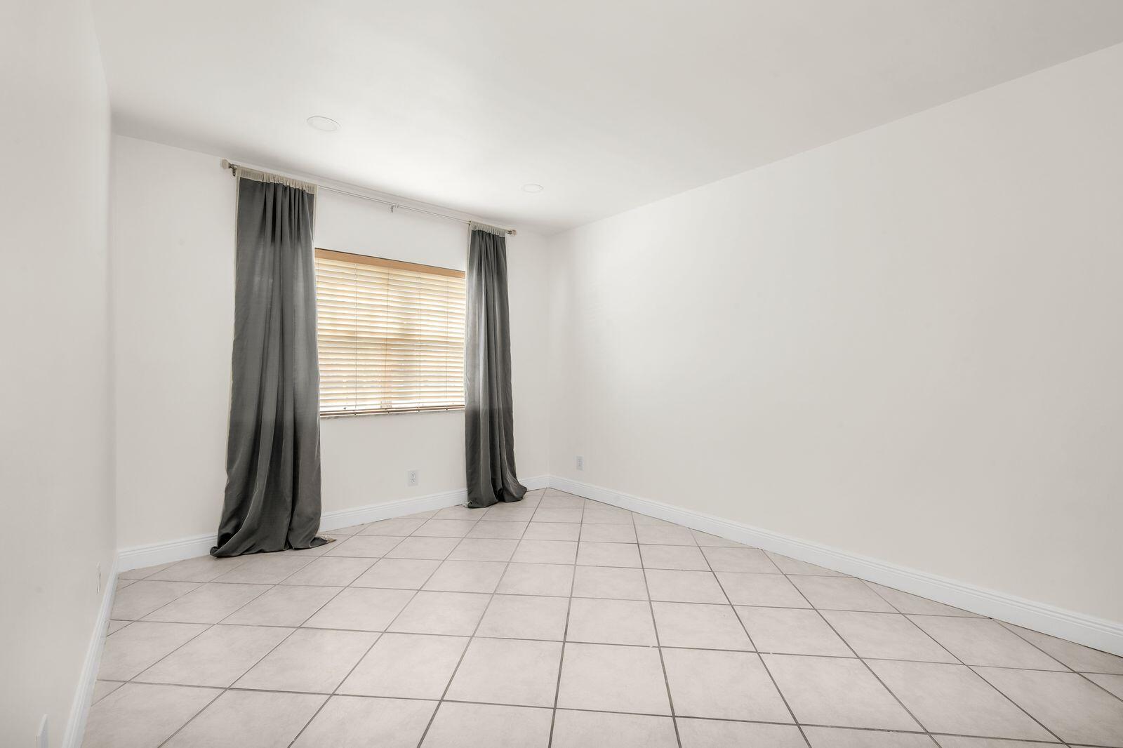 299 Sw 7th Street 1060 Property Photo 17