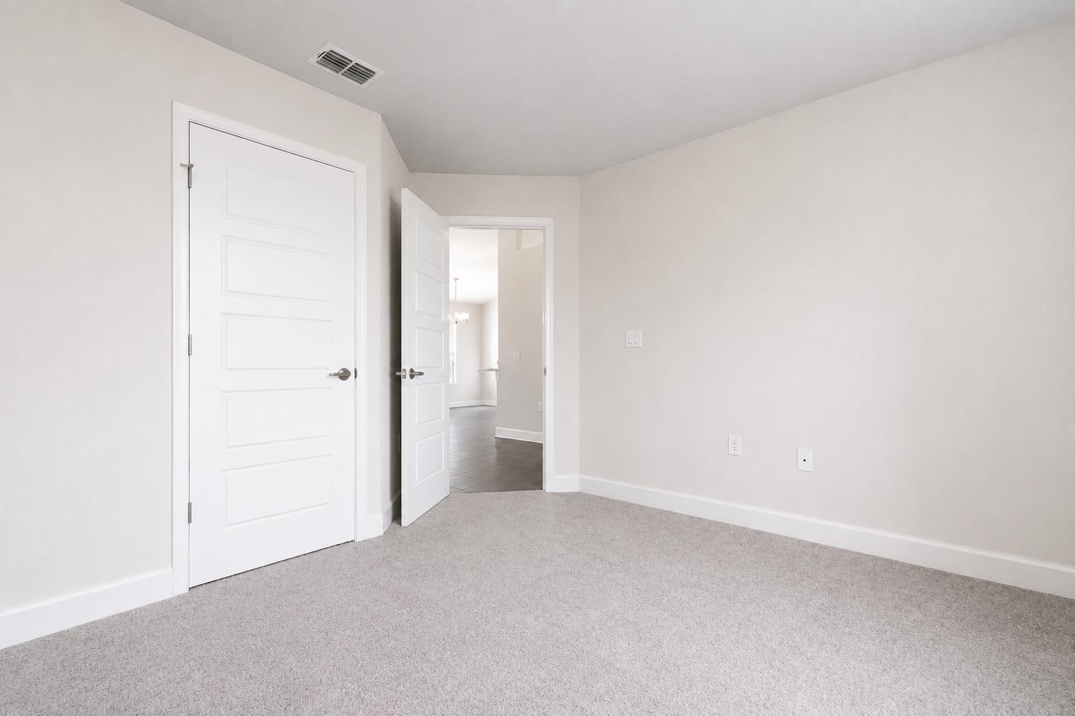 405 Ne Airoso Boulevard Property Photo 4