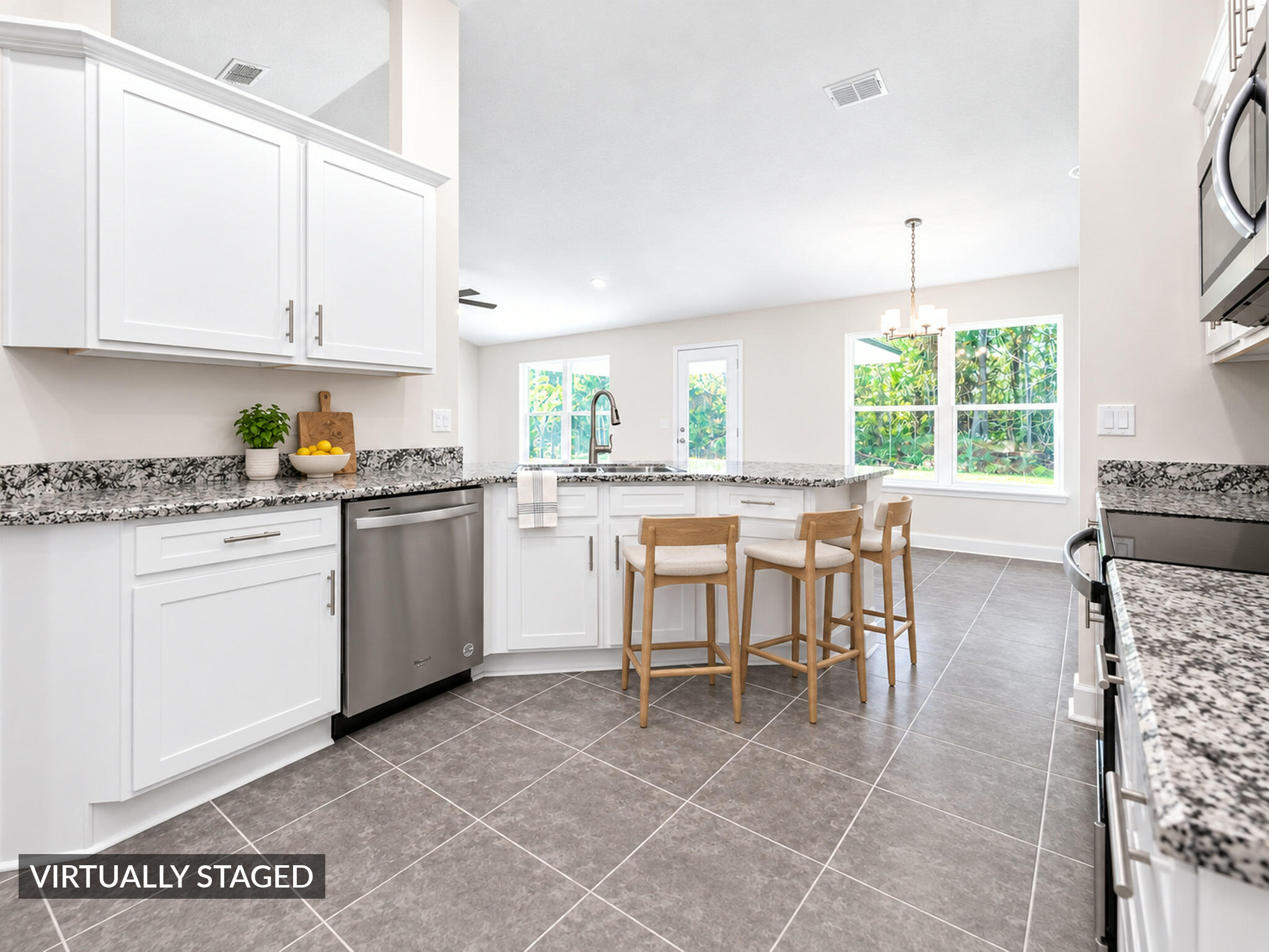405 Ne Airoso Boulevard Property Photo 4